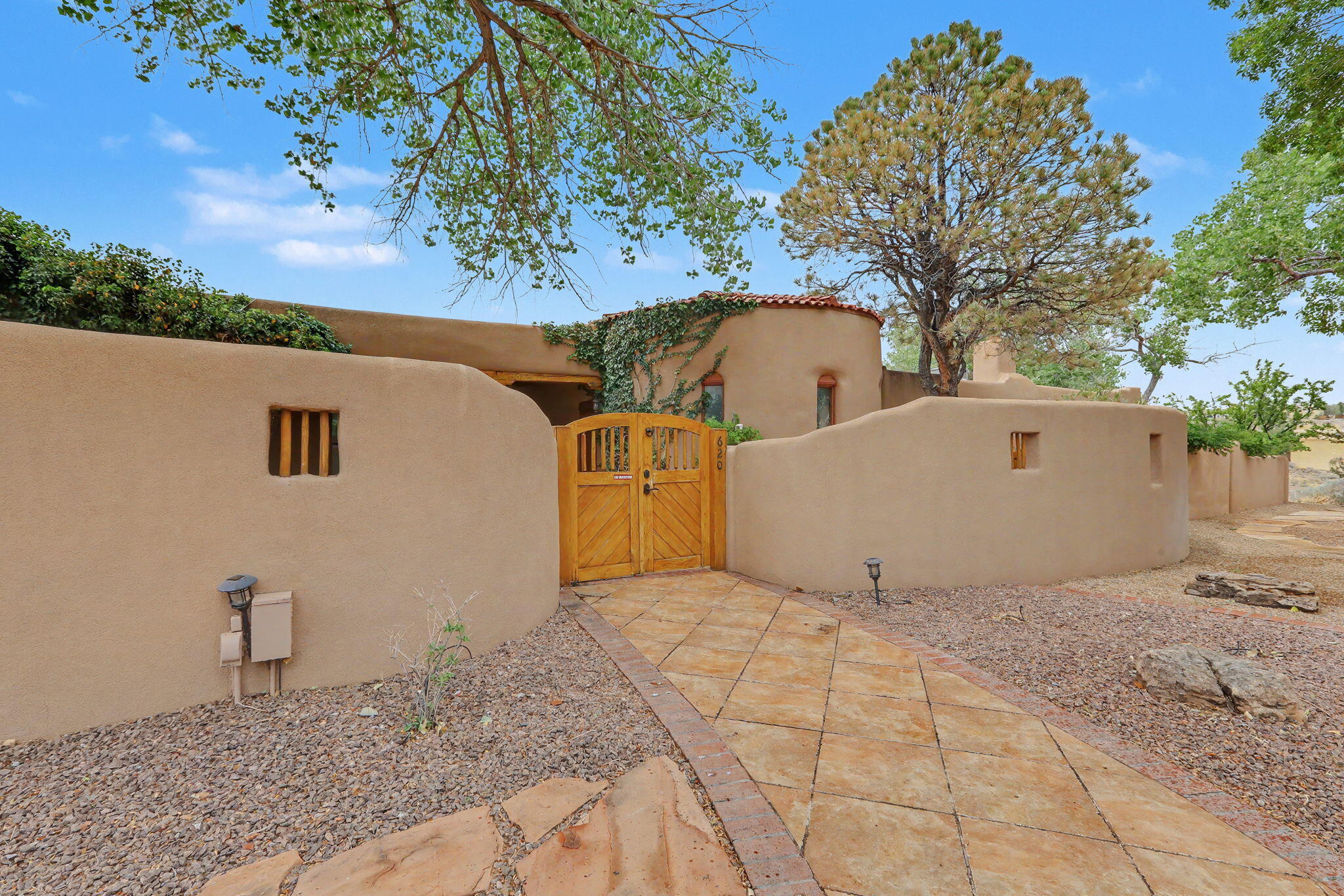 2nd image of 620 Four Hills Rd Se, Albuquerque, NM 87123 | MLS# 1104407