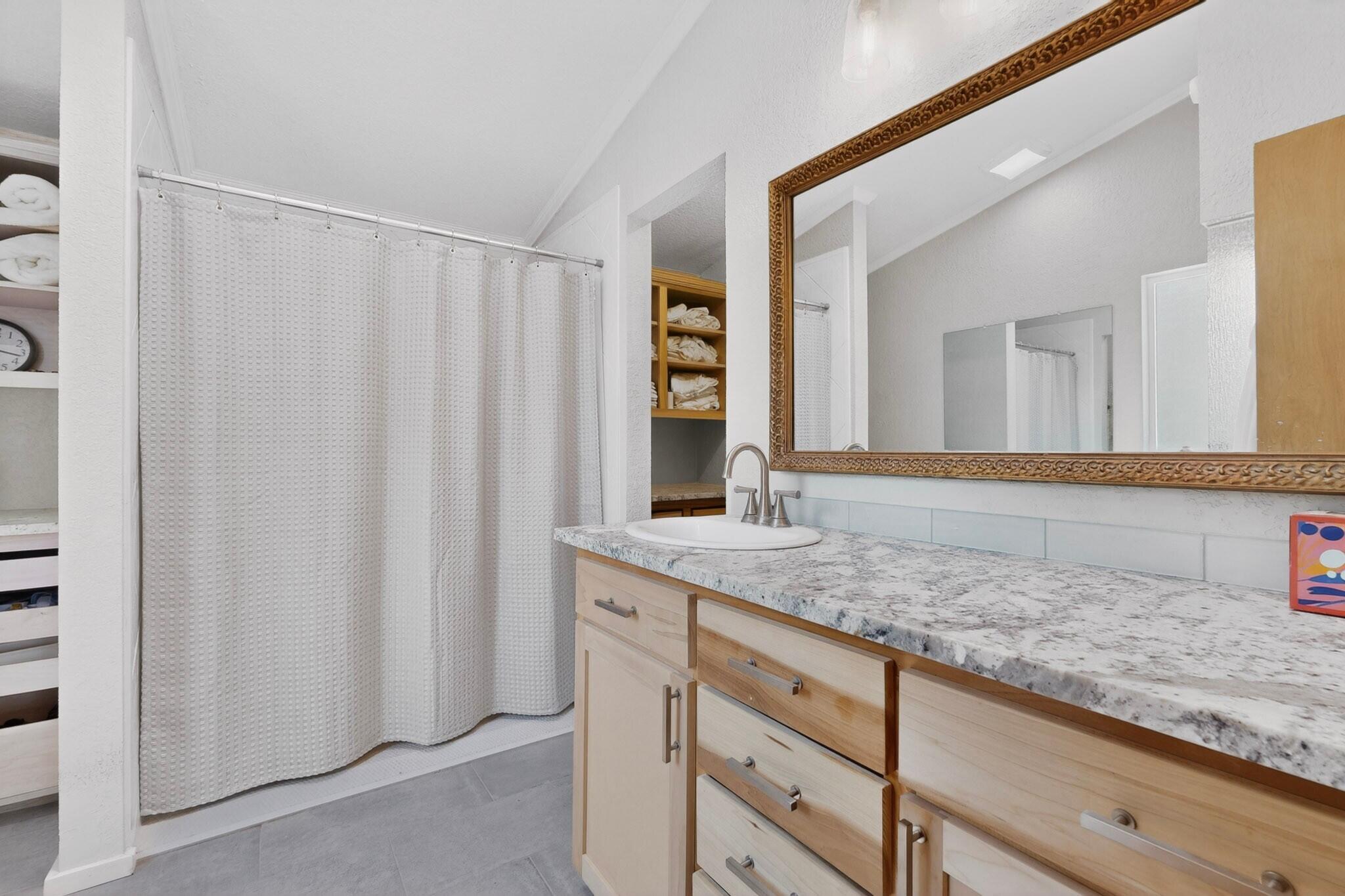 Photo 20 — 741 Garden Road SW