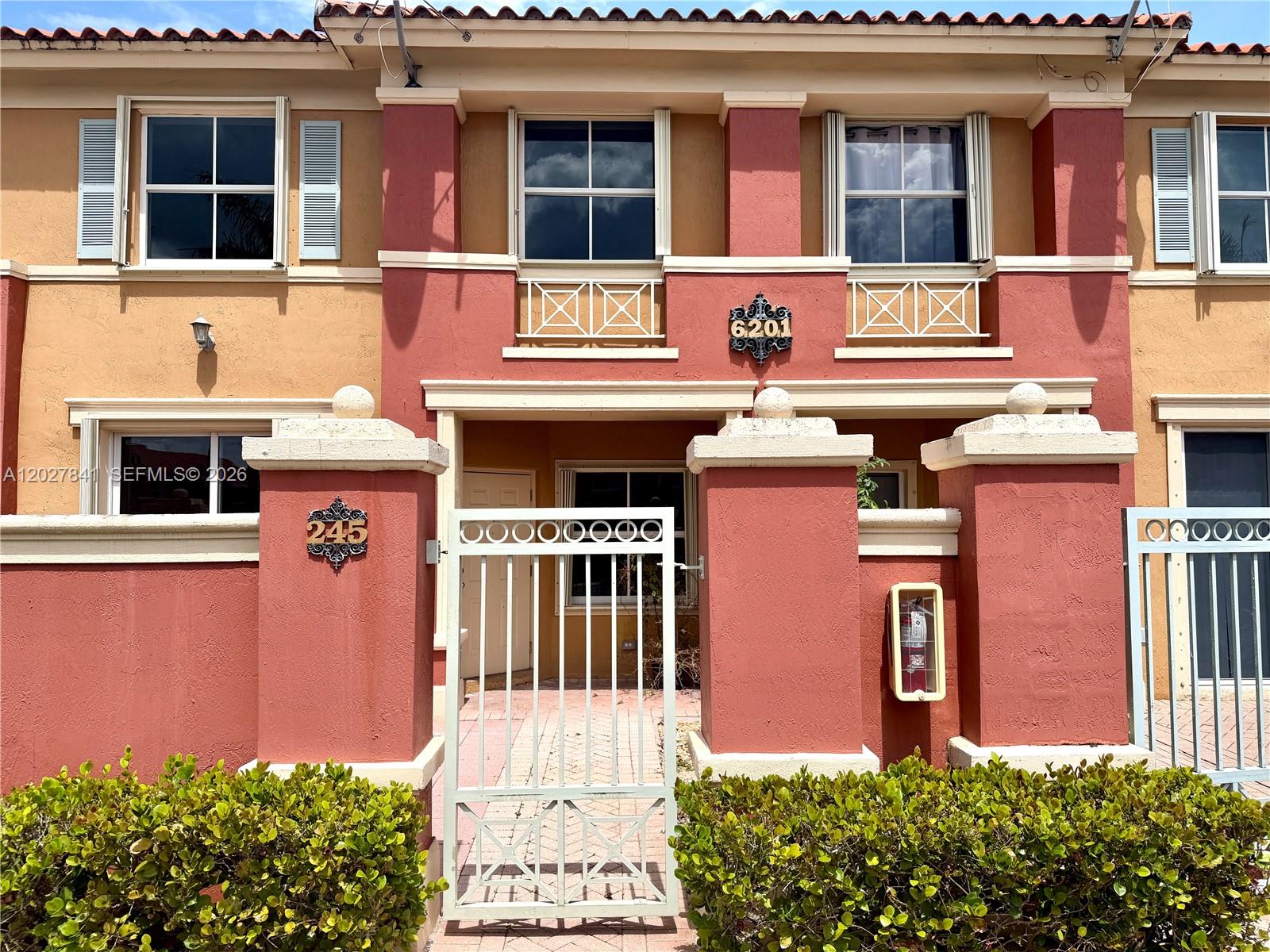 The Gates At Doral Isles