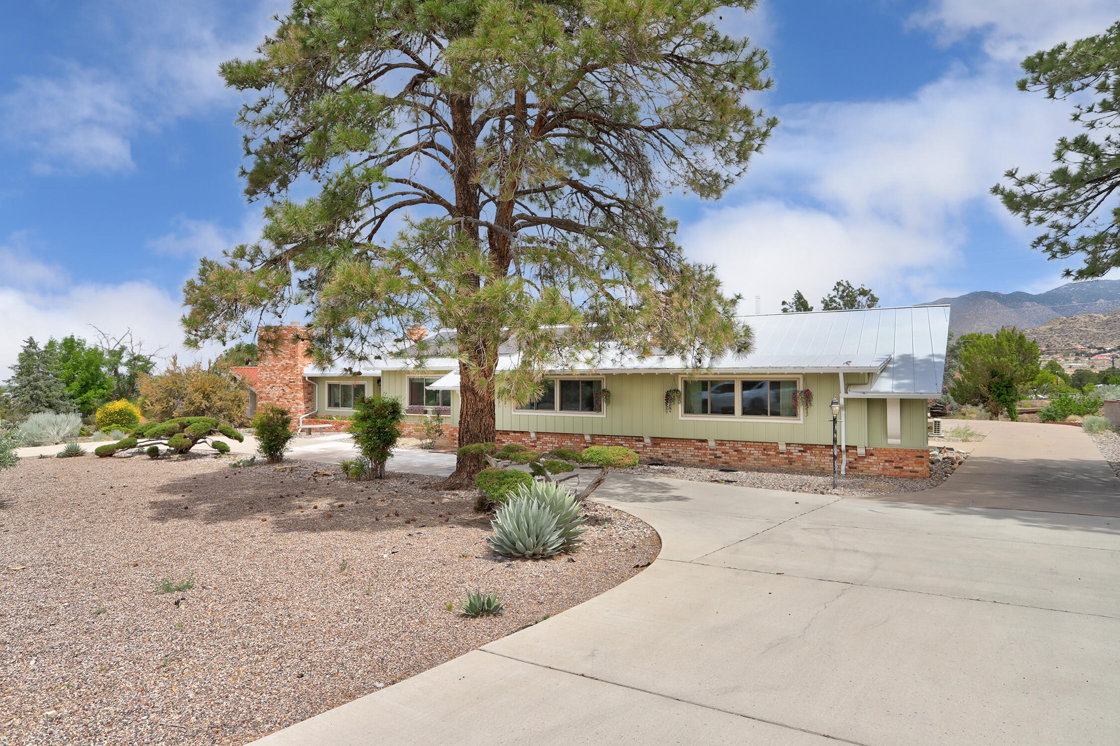 Homes for sale in Albuquerque, NM | 904 Stagecoach Rd Se, Albuquerque, NM 87123 | MLS# 1104480