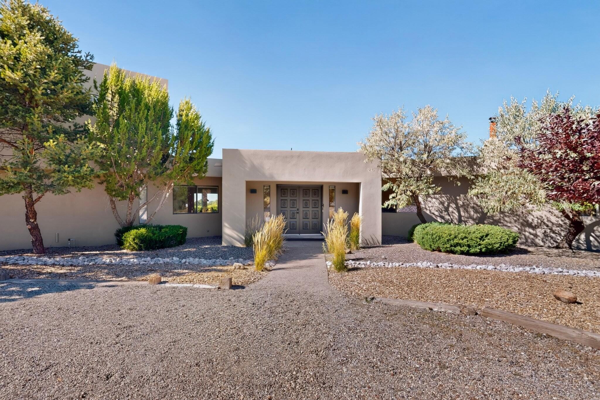 Photo 3 of Single family home for sale at 984 Lynx Loop Ne, Albuquerque, NM 87122 | MLS# 1104525 | Listing updated on 2026-10-08