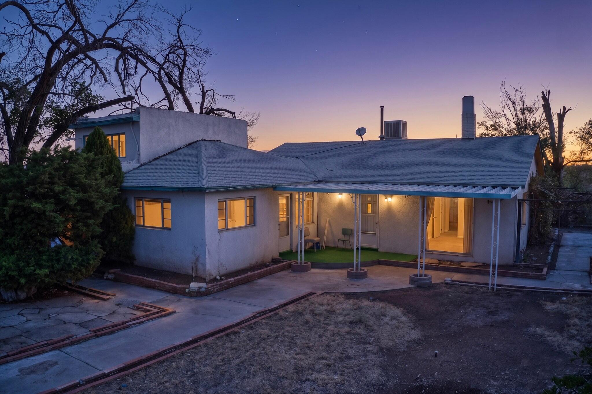 631 Vineyard Road NE Albuquerque, NM 87113