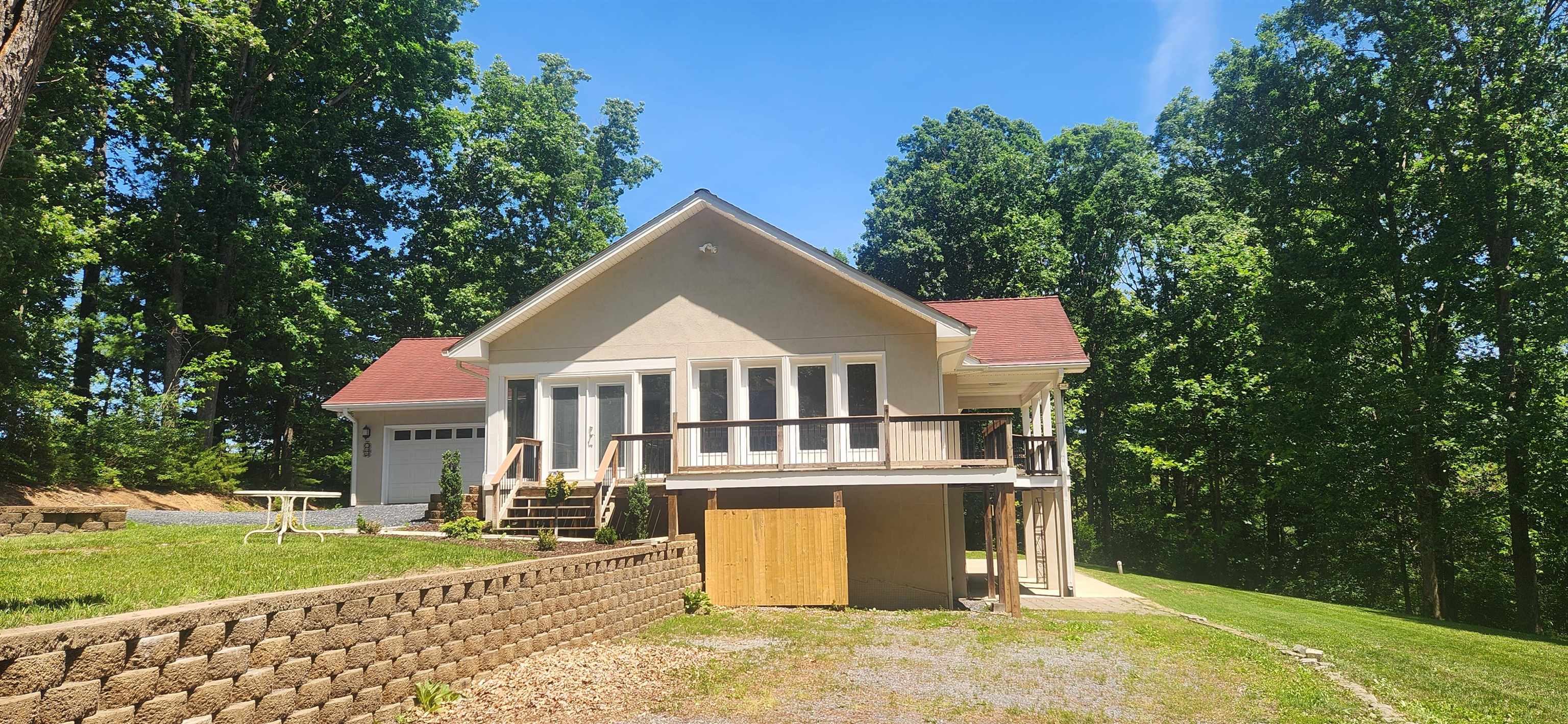 106 Miss Phillips Rd