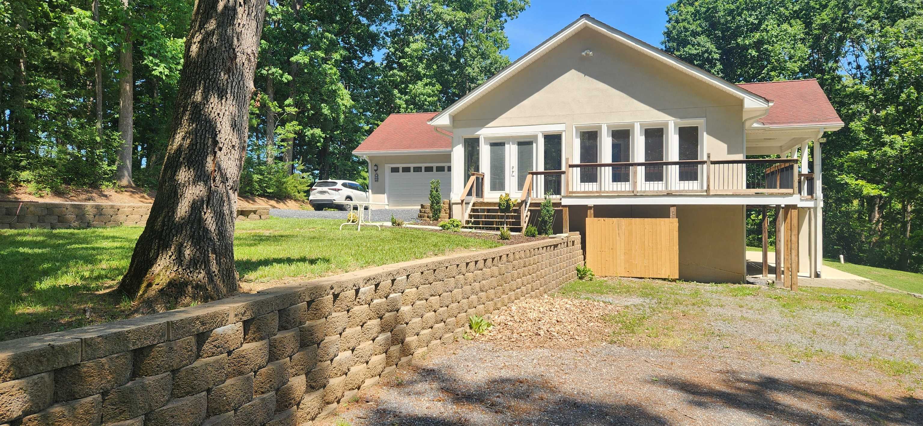 106 Miss Phillips Rd