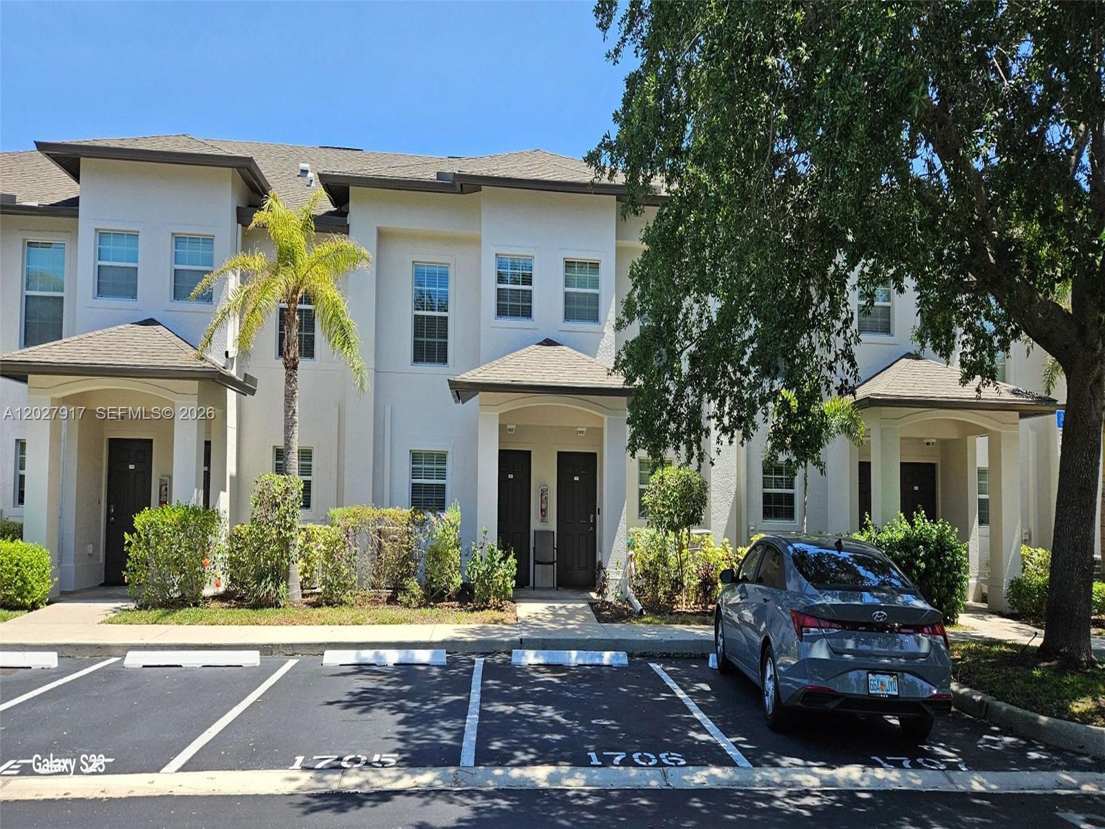 Vista Townhomes At Heritag