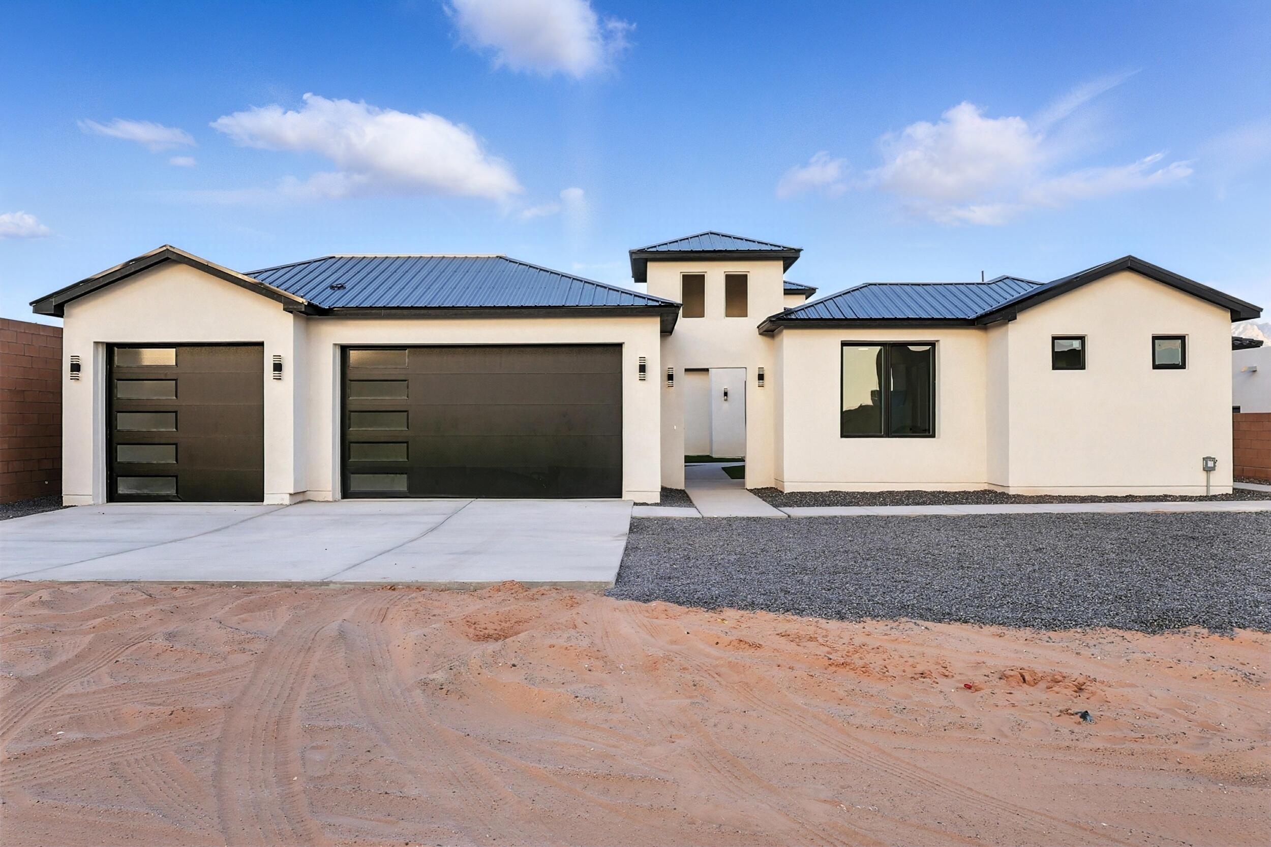 2016 Contreras Road NE, Rio Rancho