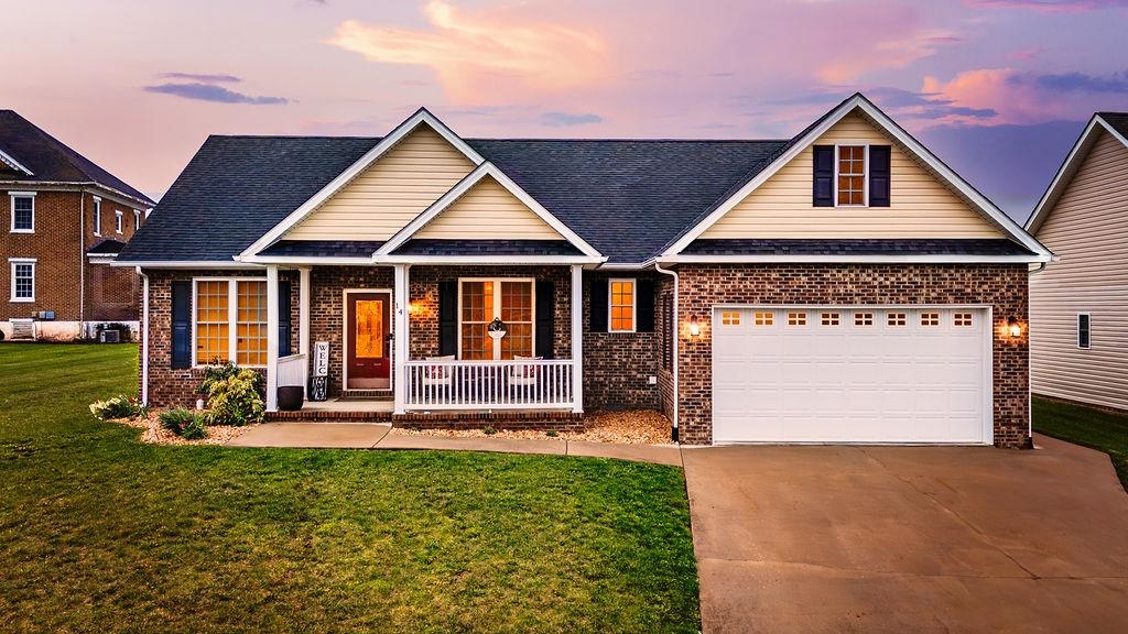 14 OLD OAK DR, Stuarts Draft, VA 24477