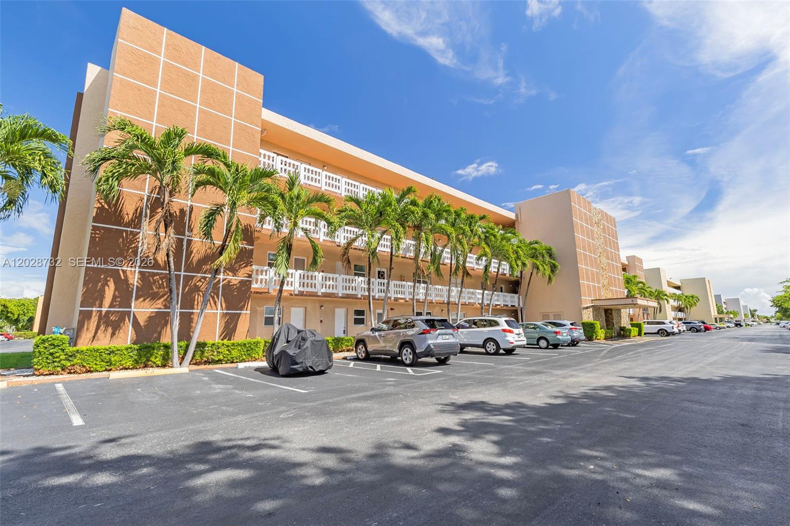 Meadowbrook Lakes Condo