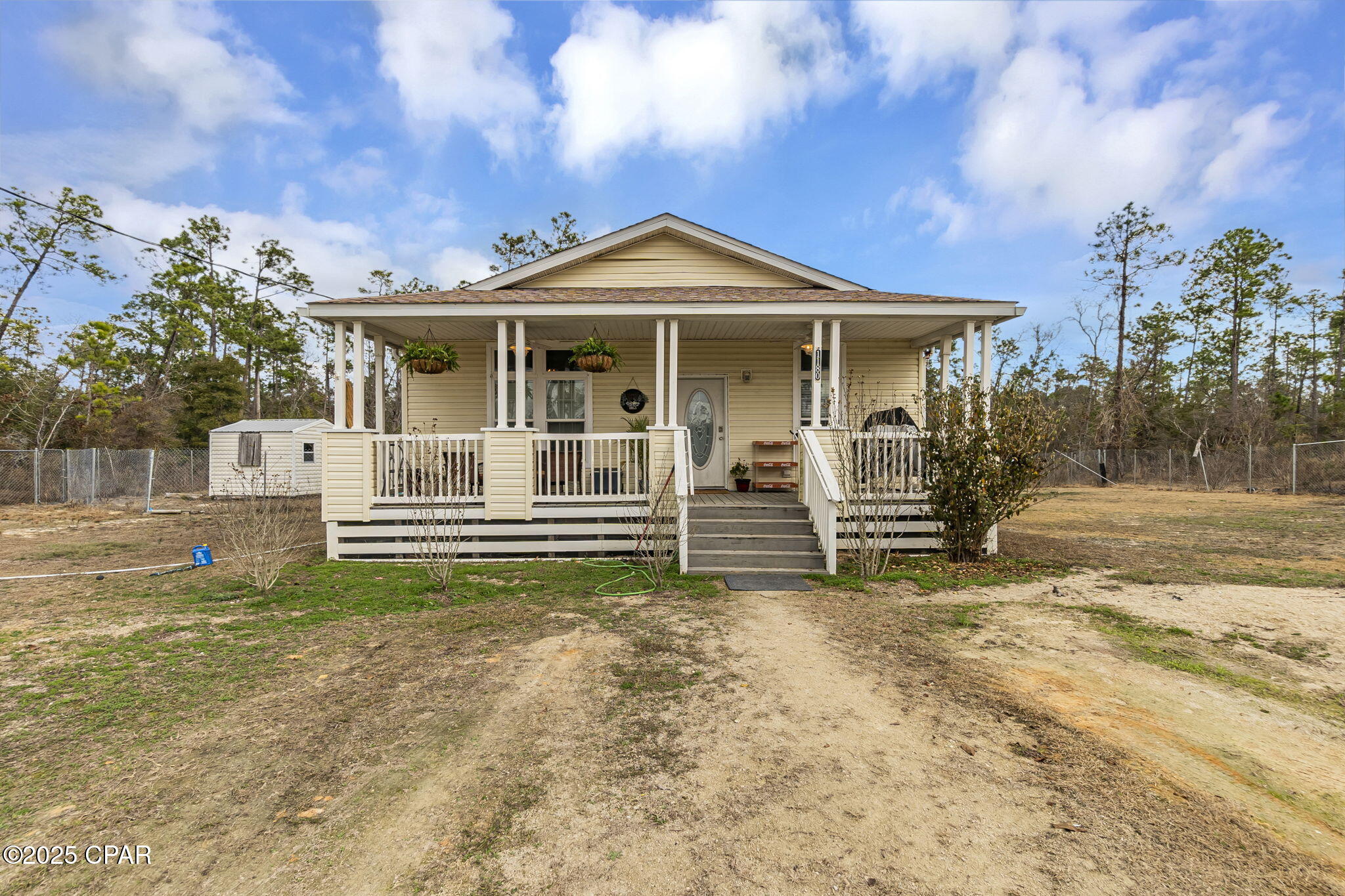 1180 Chattahoochee Avenue, Alford, FL 32420
