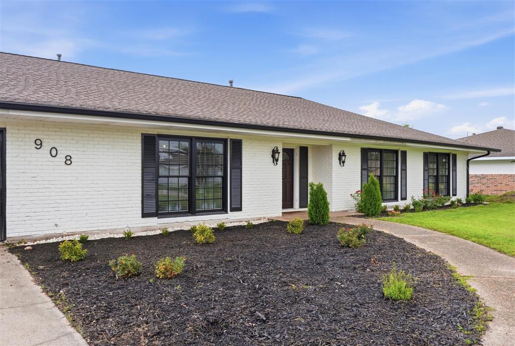 908 Henrietta Lane