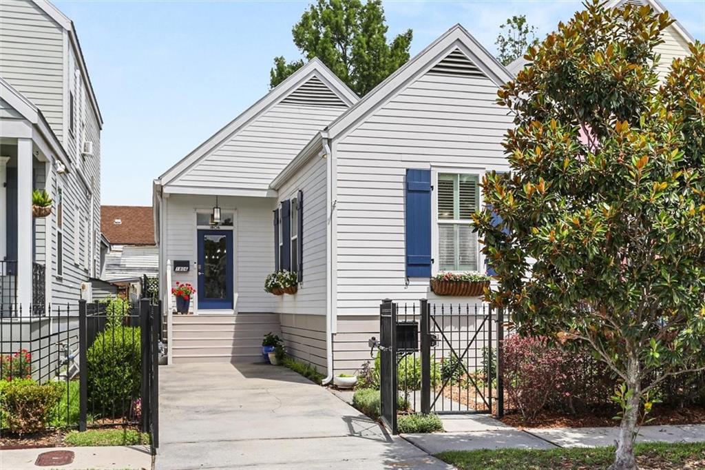 Homes for sale in New Orleans, LA | 1806 Fern St, New Orleans, LA 70118 | MLS# 2560805