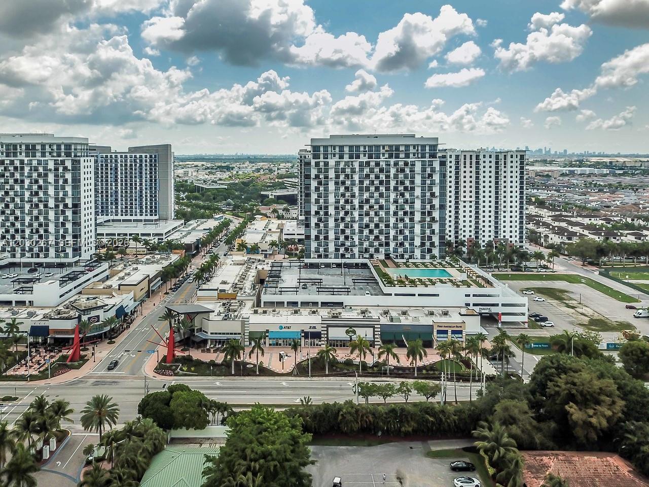 5252 Paseo Condo