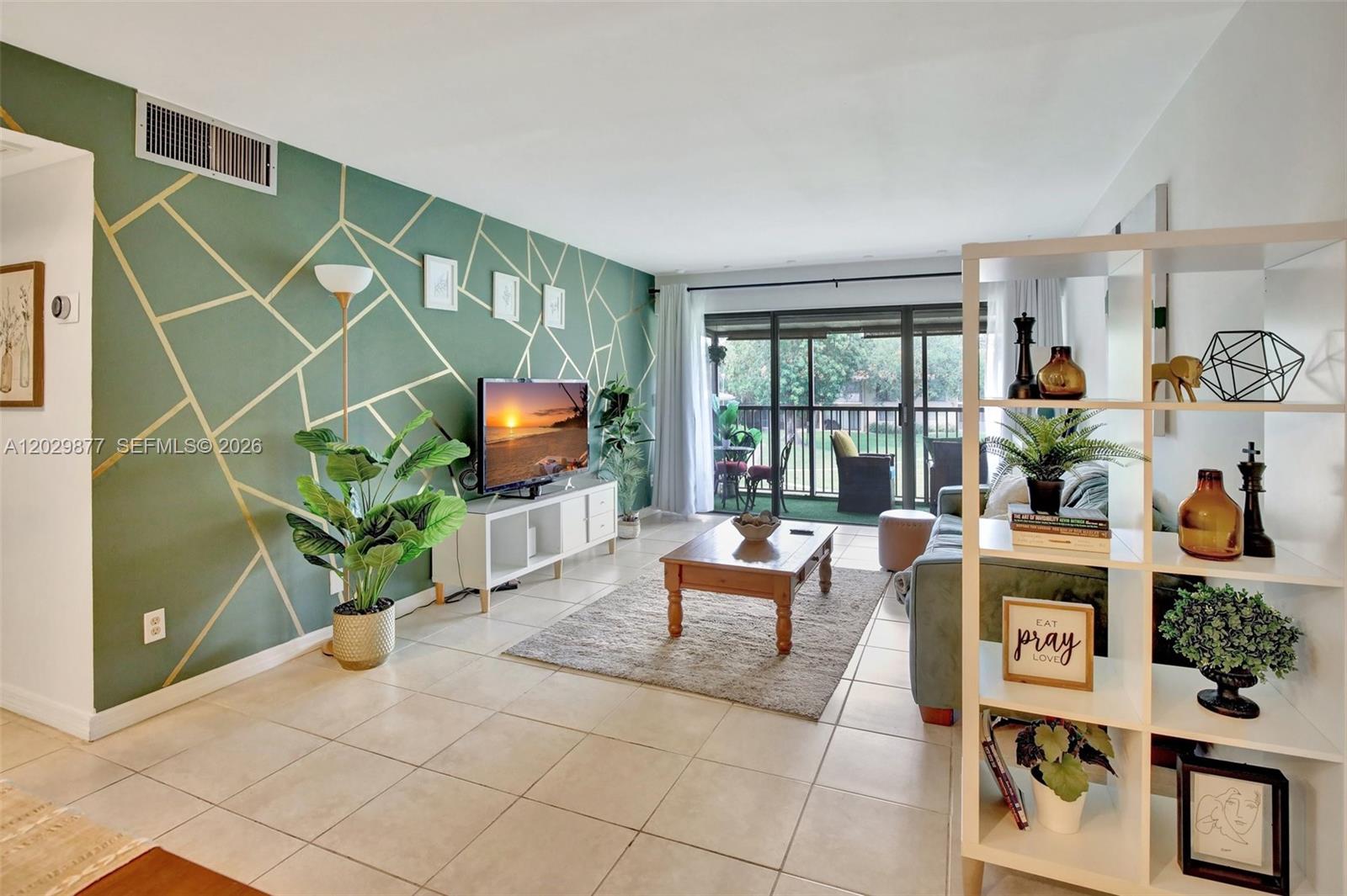 Hampton Court Condo