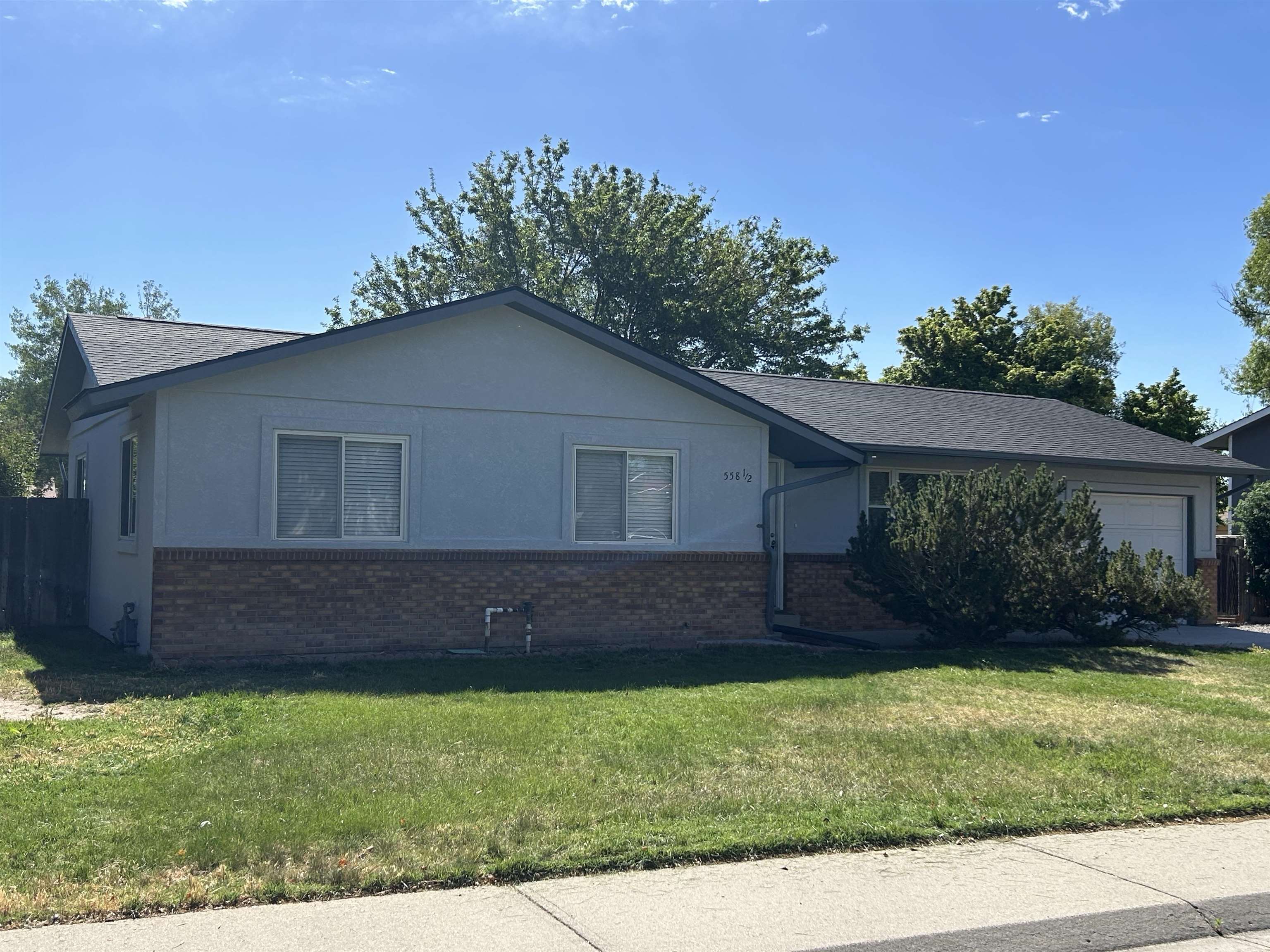 558 1/2 Eastmoor Drive