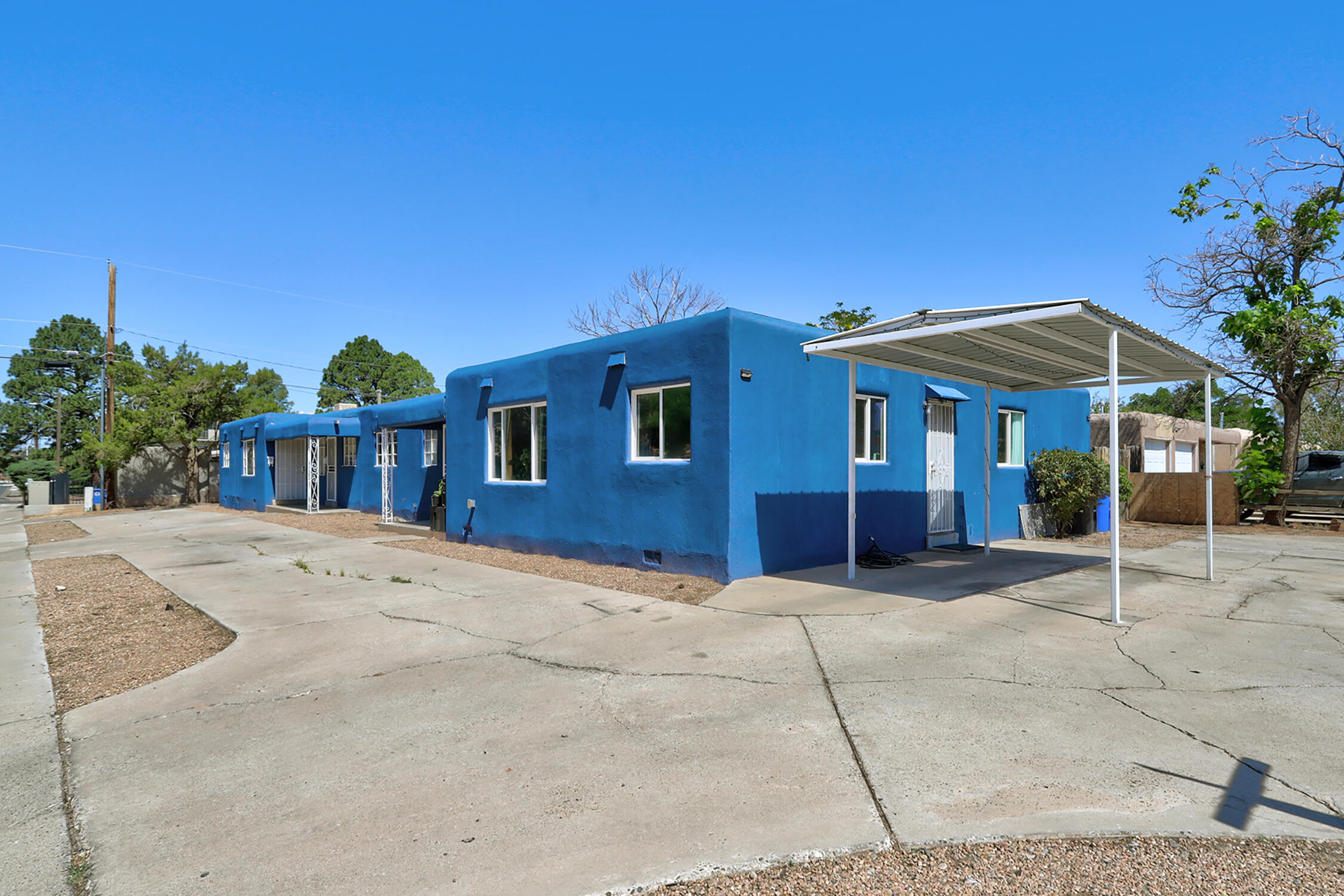 1037 Palomas Drive SE, Albuquerque