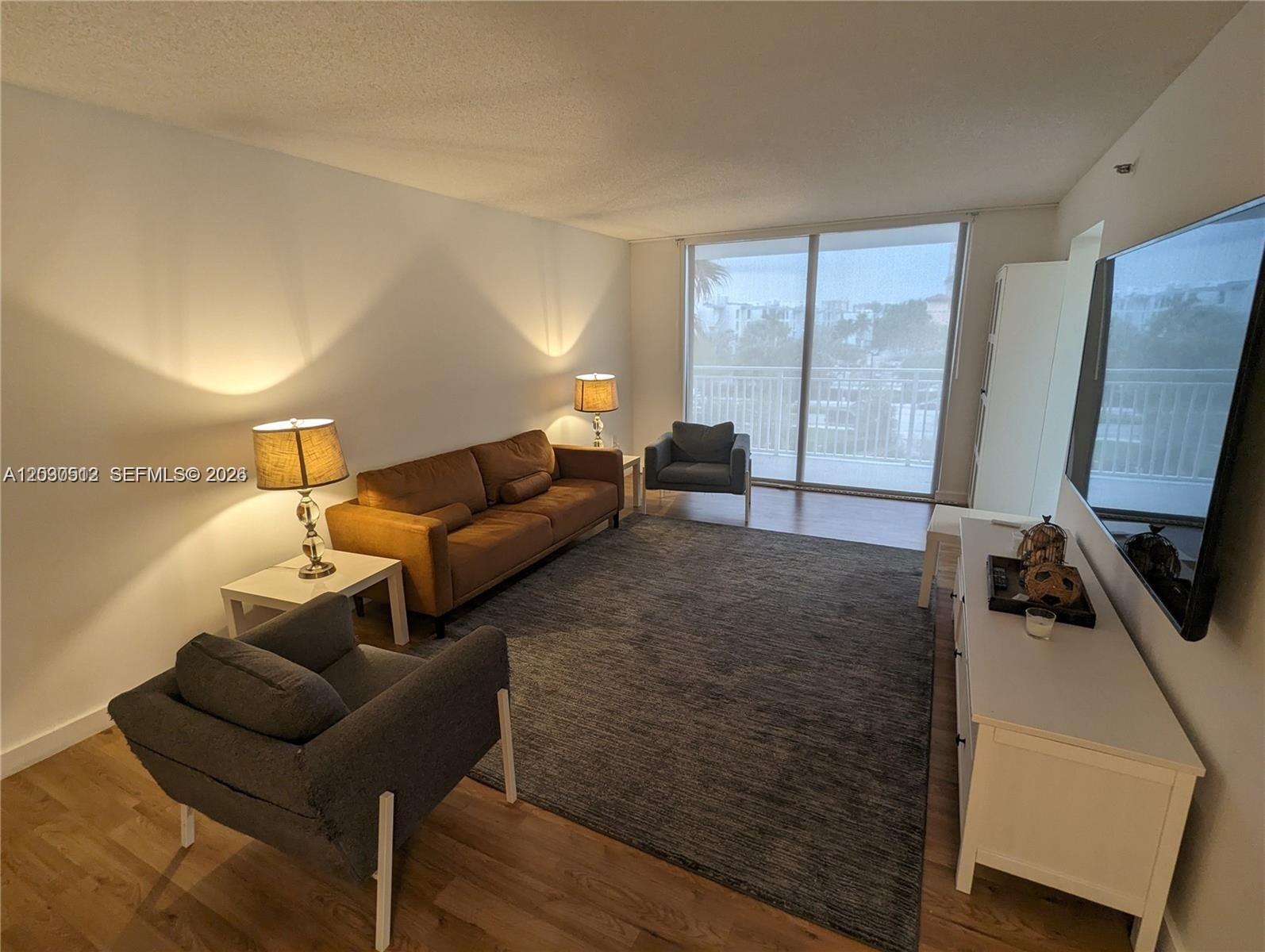 Winston Towers 600 Condo