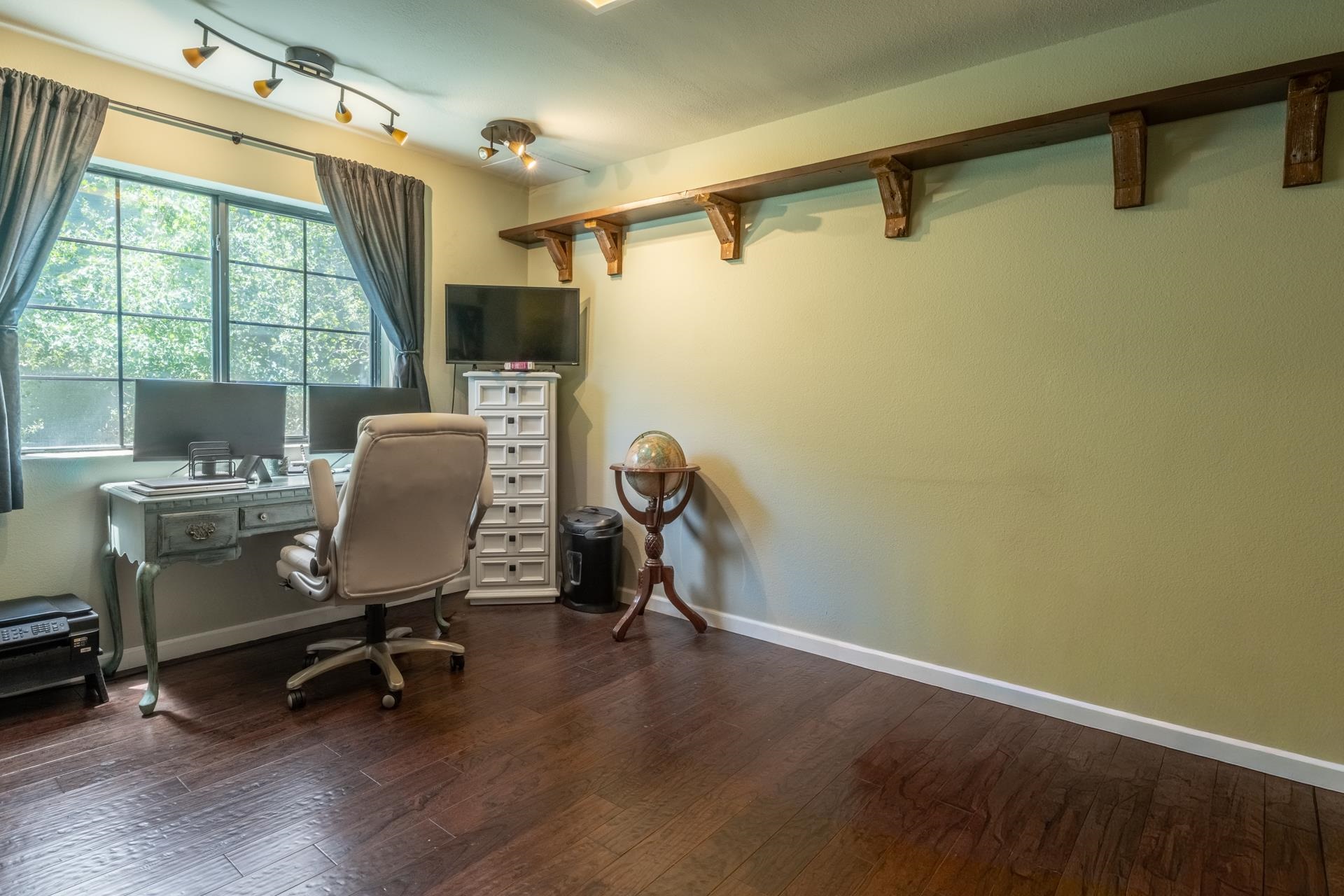 Property Photo 26