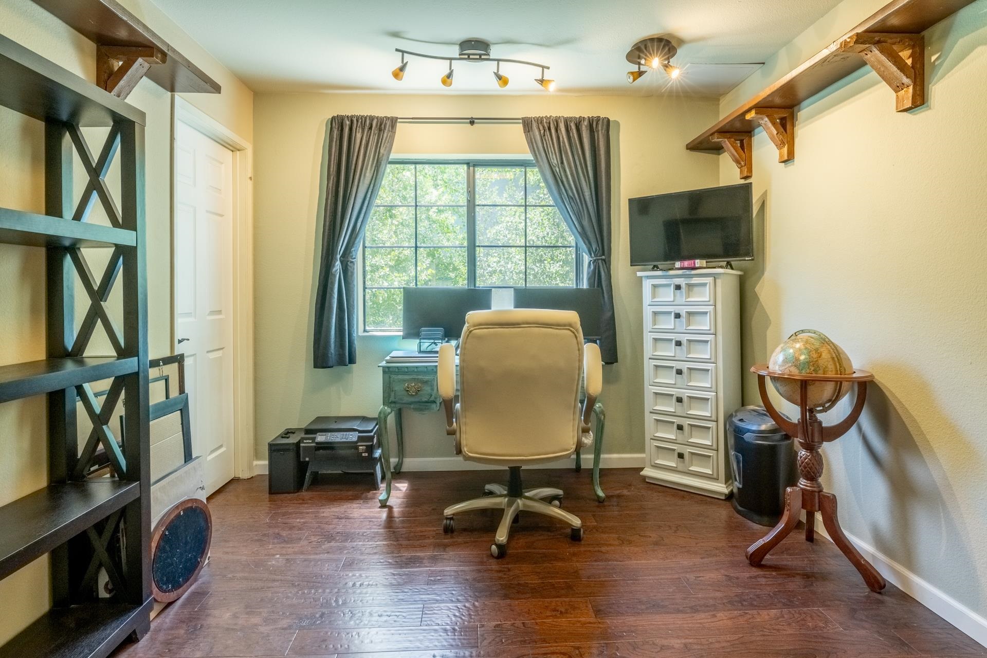 Property Photo 27