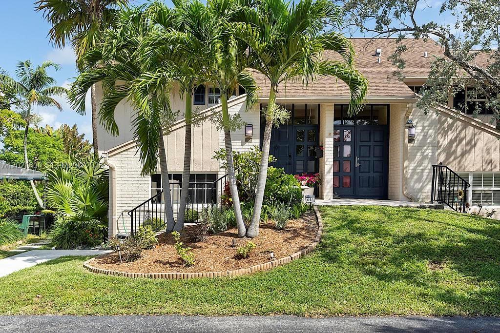 Townhouses Shores Condo