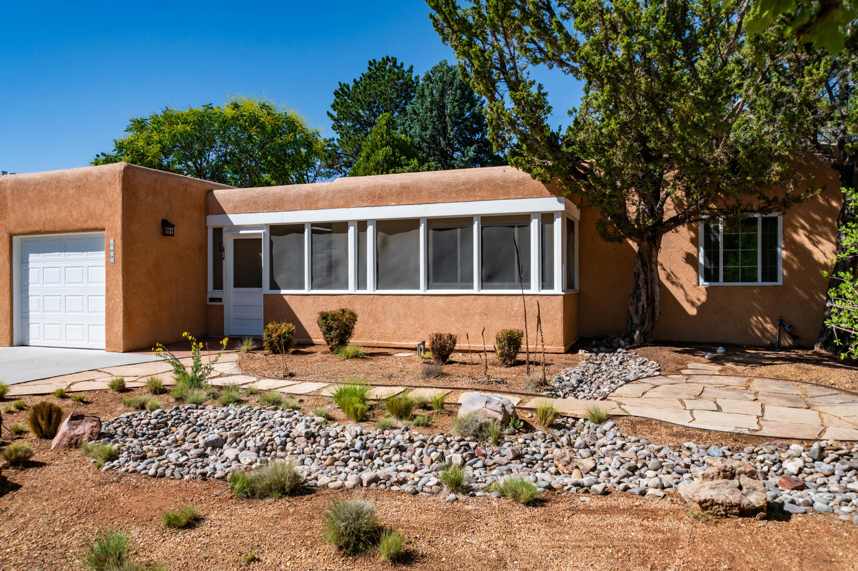 3822 La Hacienda Drive NE Albuquerque, NM 87110