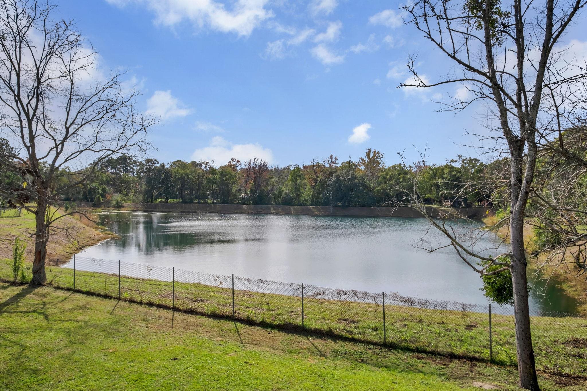 1327  AIRPORT Drive E15, Tallahassee, FL, 32304