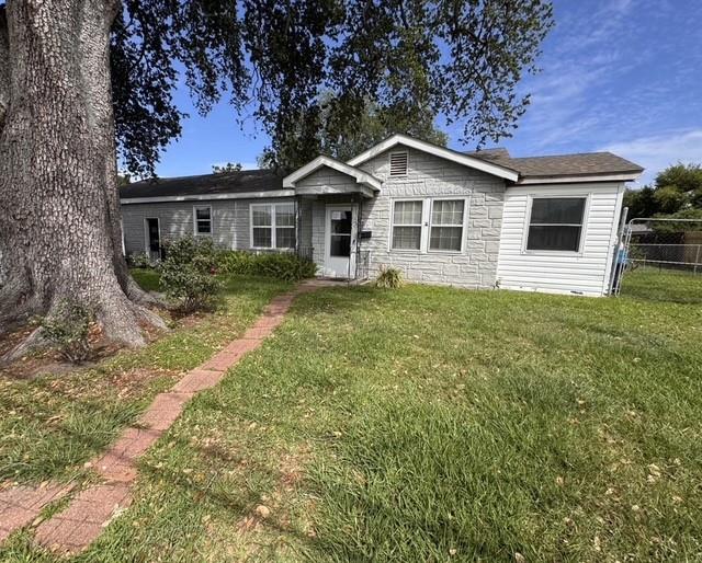 Photo 1 of Single family home for sale at 1210 Fairway Dr, Kenner, LA 70062 | MLS# 2561220 | Listing updated on 2026-10-08