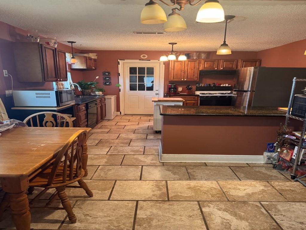 Photo 3 of Sale Pending at 1210 Fairway Dr, Kenner, LA 70062 | MLS# 2561220 | Listing updated on 2026-10-16