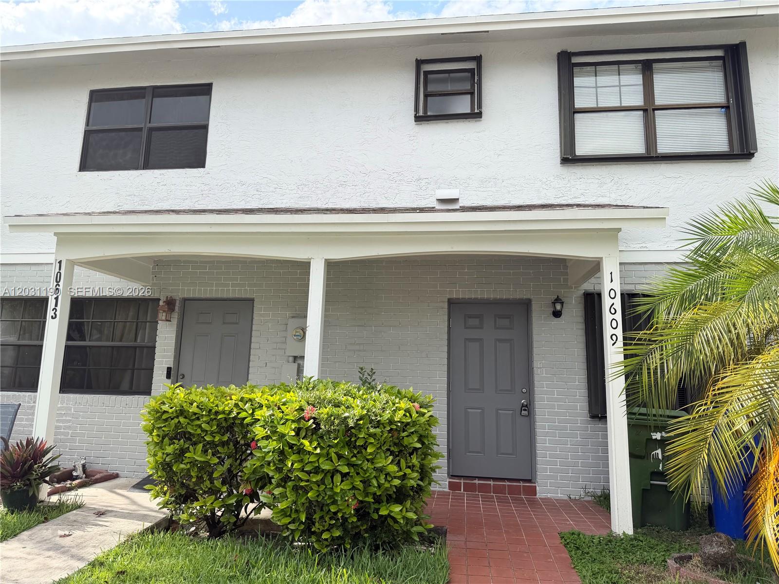 Pembroke Pointe Section T
