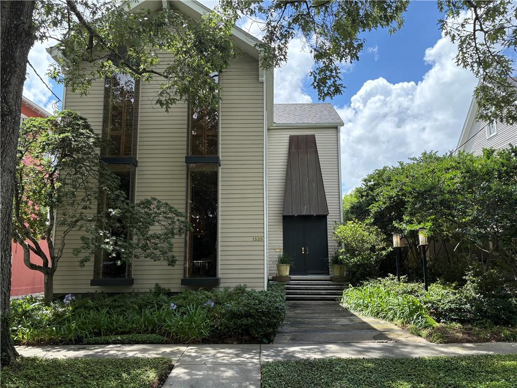 Homes for sale in New Orleans, LA | 1526 Henry Clay Ave, New Orleans, LA 70118 | MLS# 2559505