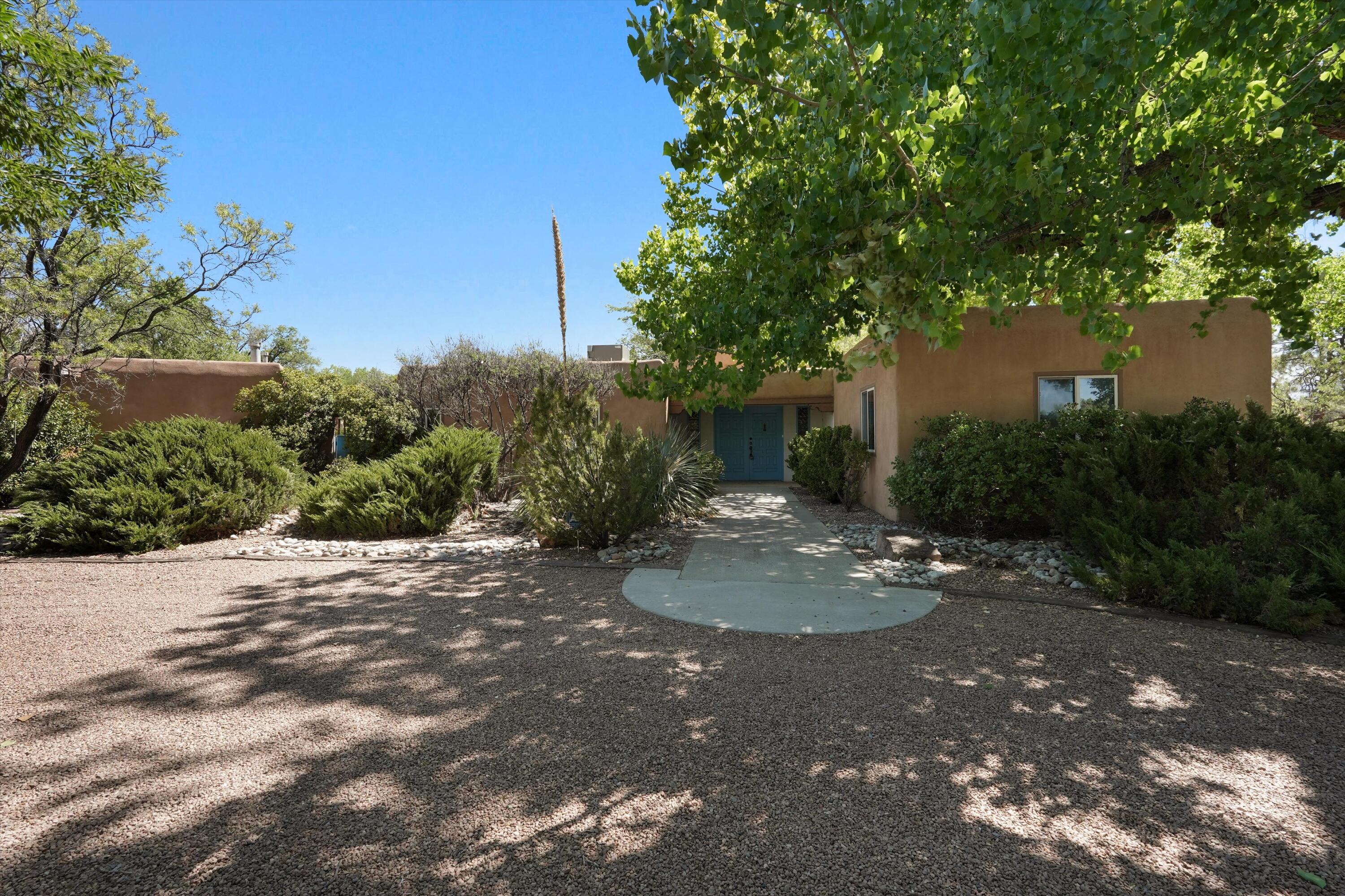 2425 Dietz Farm Road NW, Los Ranchos
