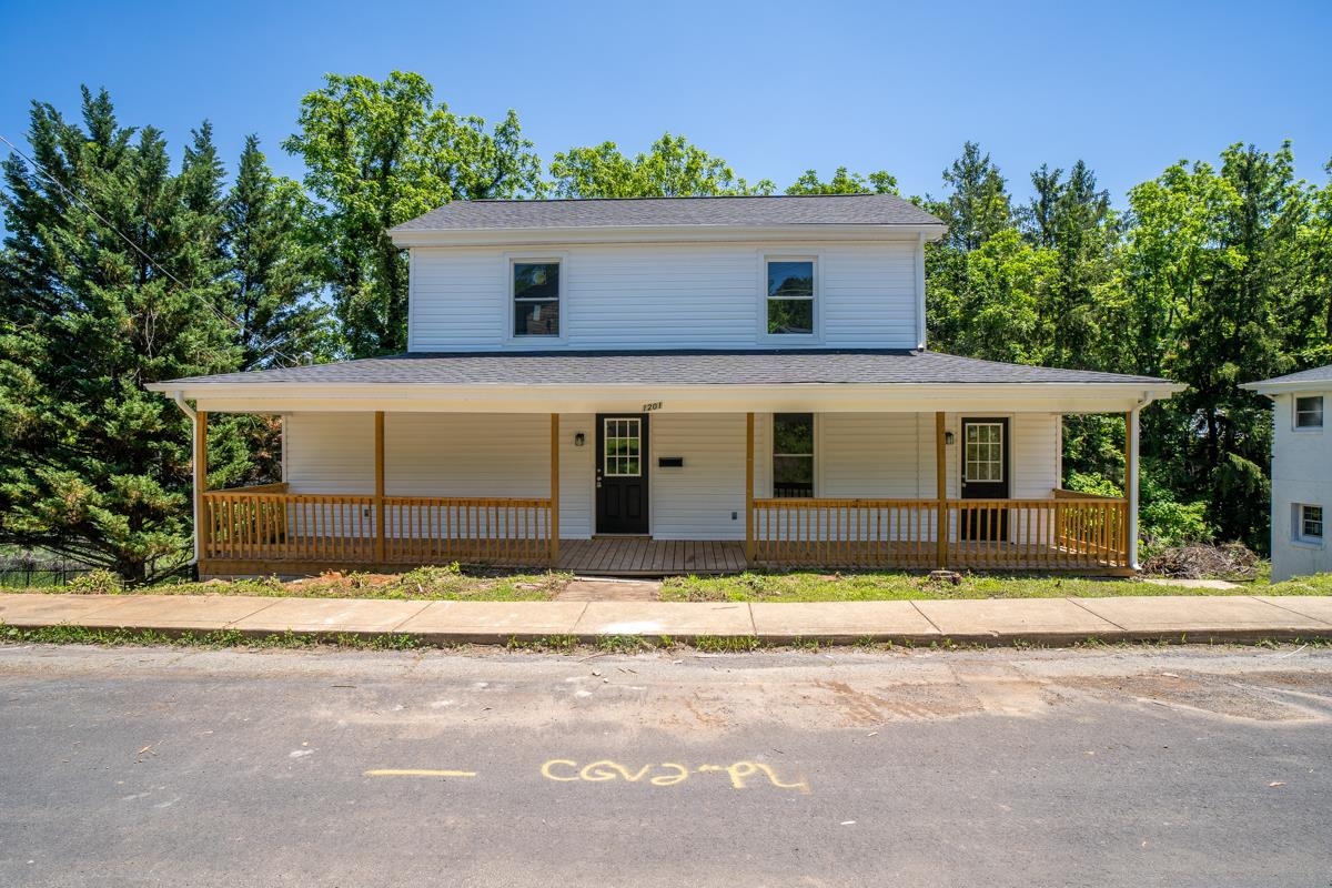 1201 BURNETT ST, Staunton, VA 24401