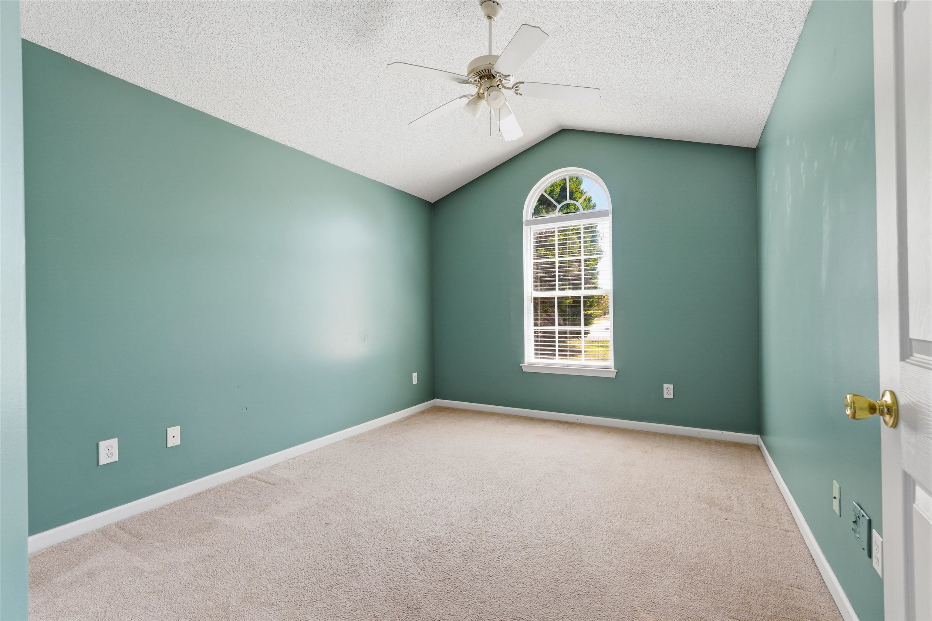 2614561 | Photo 21