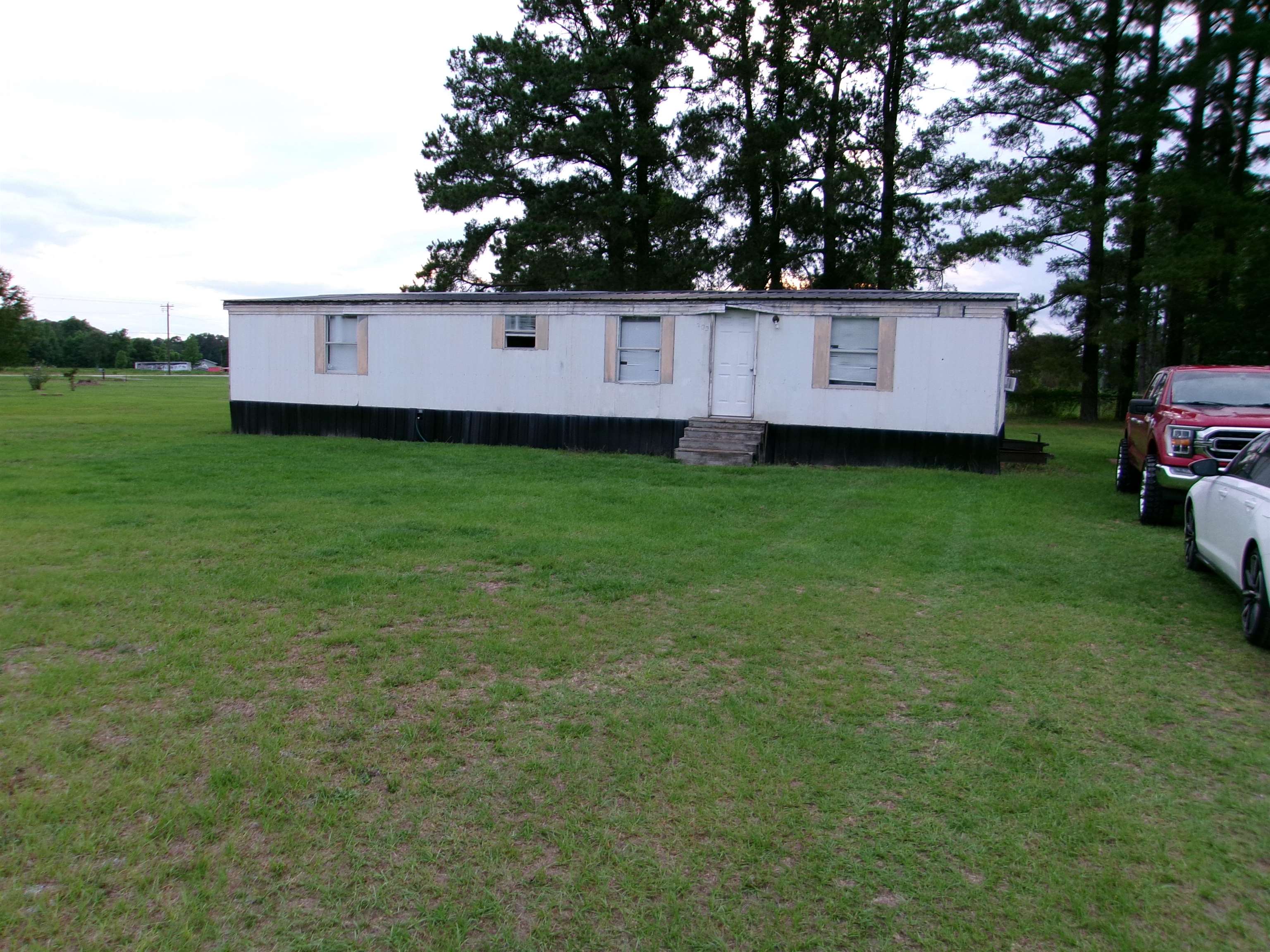 203 Chase St. Nichols, SC 29581