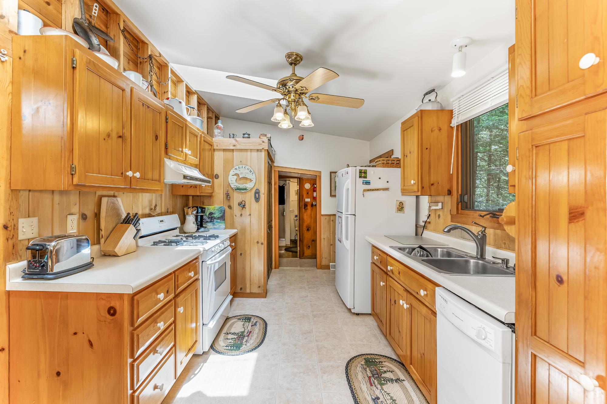 Perch Lake ER Property 1210 Deer Trail Ln Photo 13