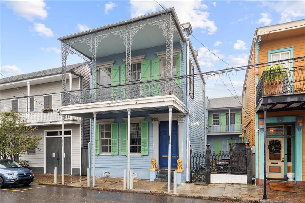 2235 CHARTRES Street