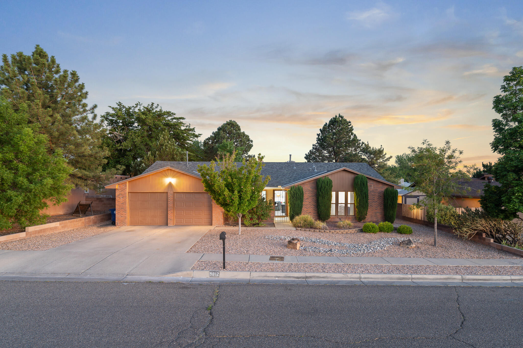 9812 Academy Hills Drive NE, Albuquerque