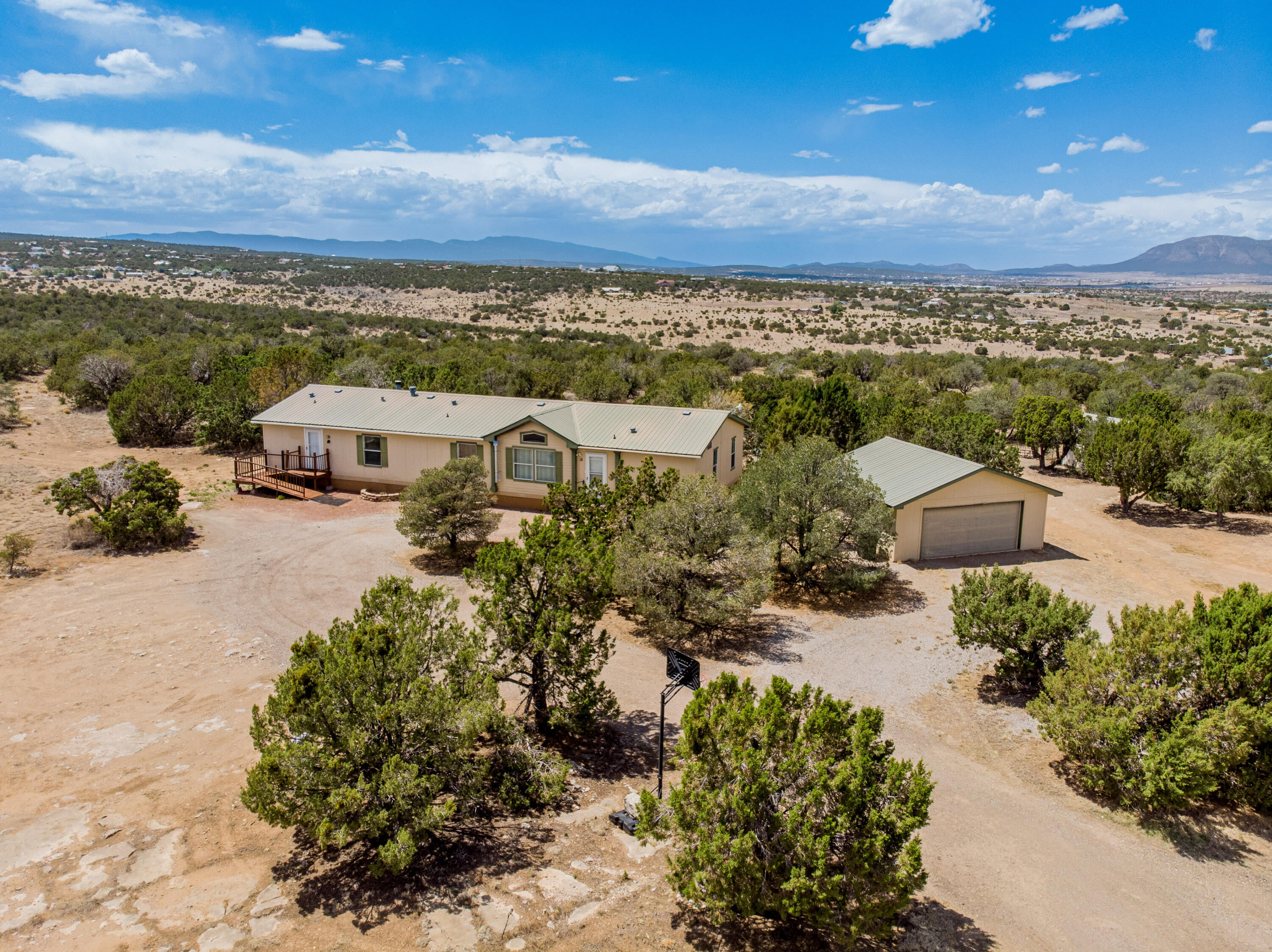 Homes for sale in Edgewood, NM | 18 Barbara Ln, Edgewood, NM 87015 | MLS# 1105375