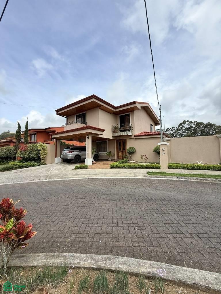3 bed Single Family Homes For Sale in , Cartago - 1