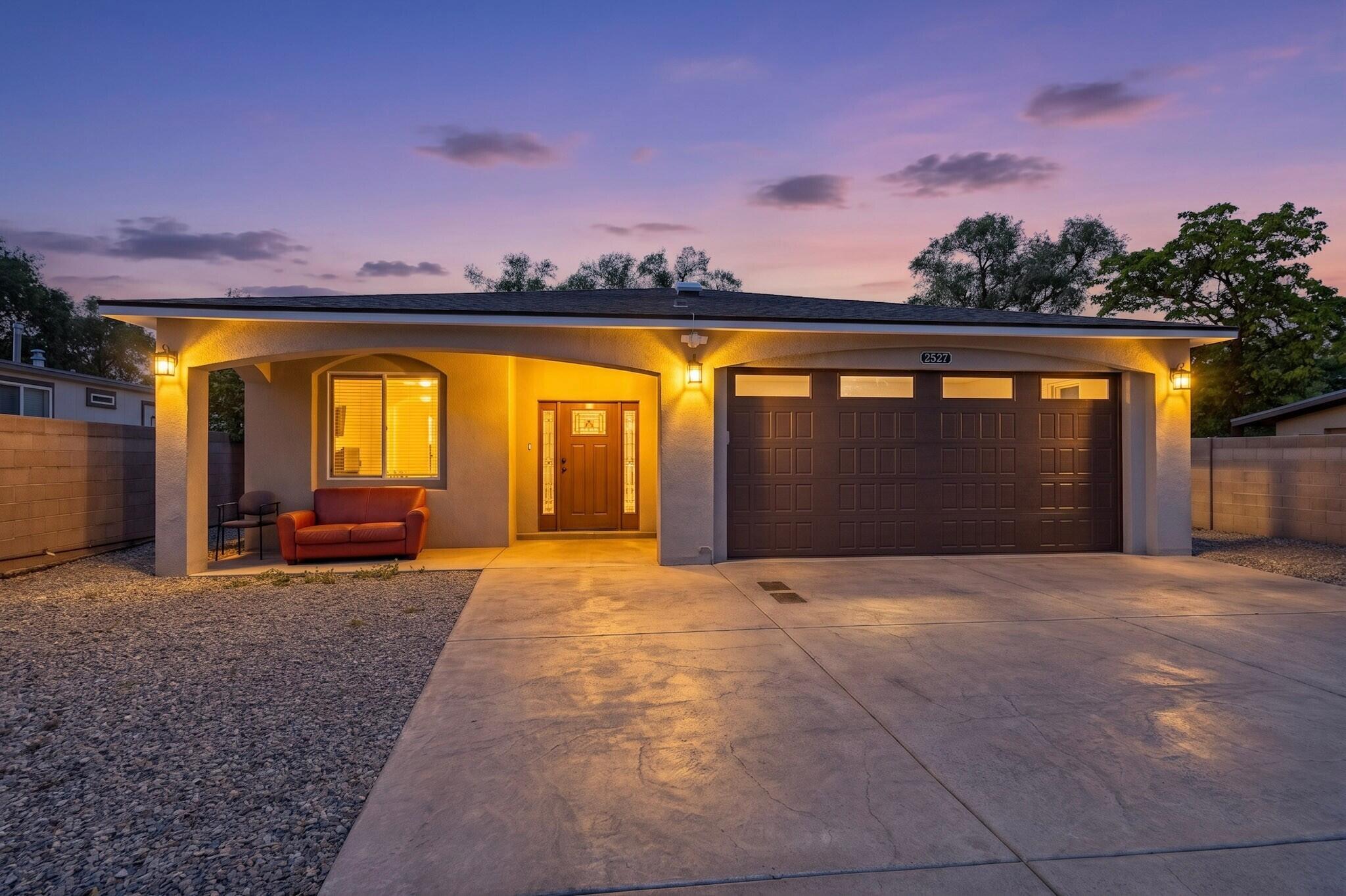 Amazing  Westside property  Great family floor plan,  large living area, formal dining plus breakfast nook, grand raised ceiling , huge master bedroom, along with 2 more big bedrooms ,vehicle access to the backyard, this one was built to impress