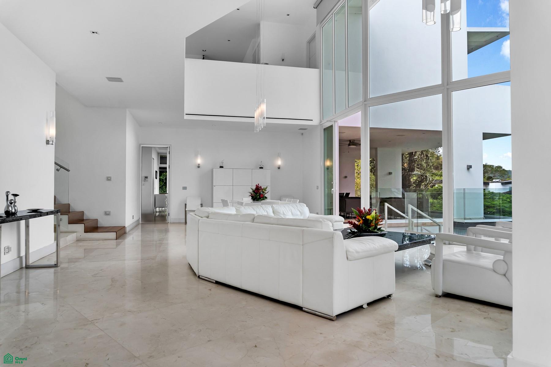 6 bed Property For Sale in Mora, San Jose - 1