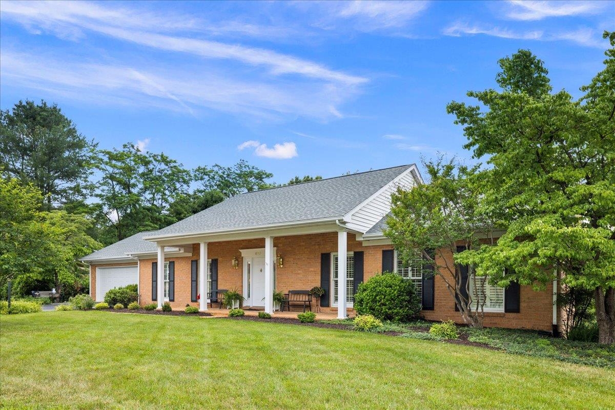 610 WOODMONT DR, Staunton, VA 24401