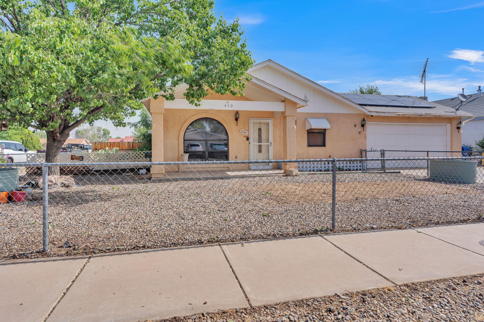 430 Calle Don Santiago NE, Los Lunas
