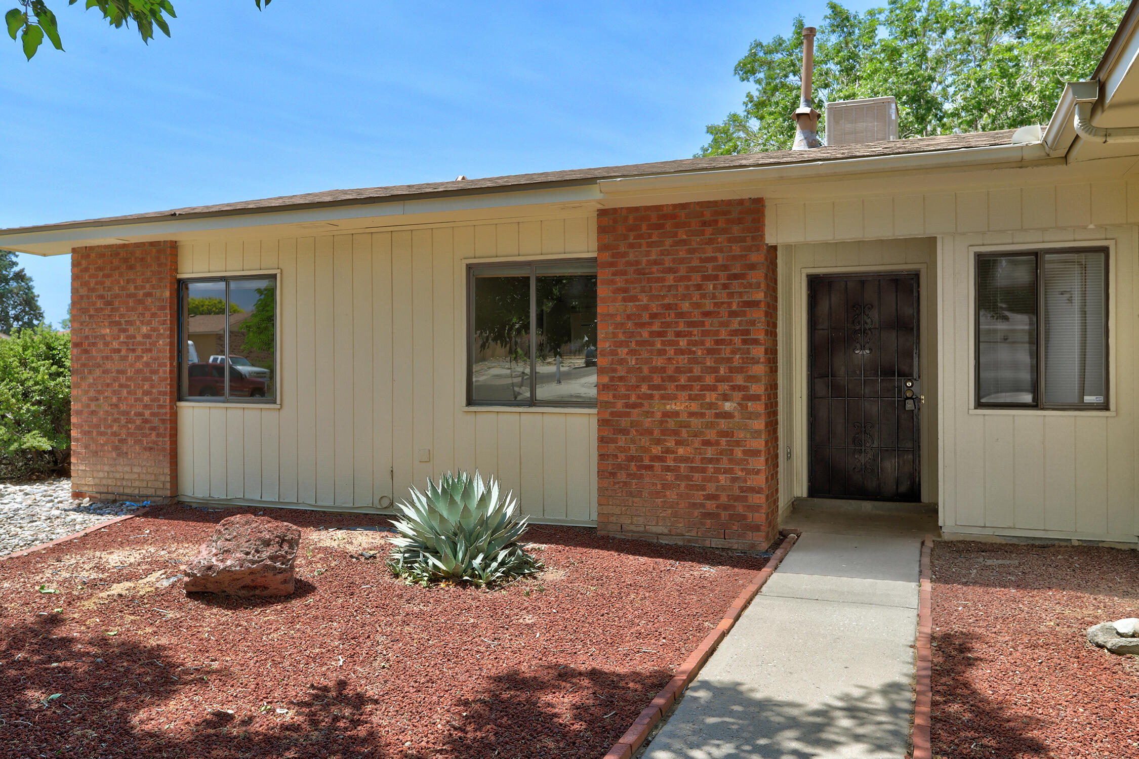 Photo 3 of Single family home for sale at 8546 Yeager Dr Ne, Albuquerque, NM 87109 | MLS# 1105571 | Listing updated on 2026-09-27