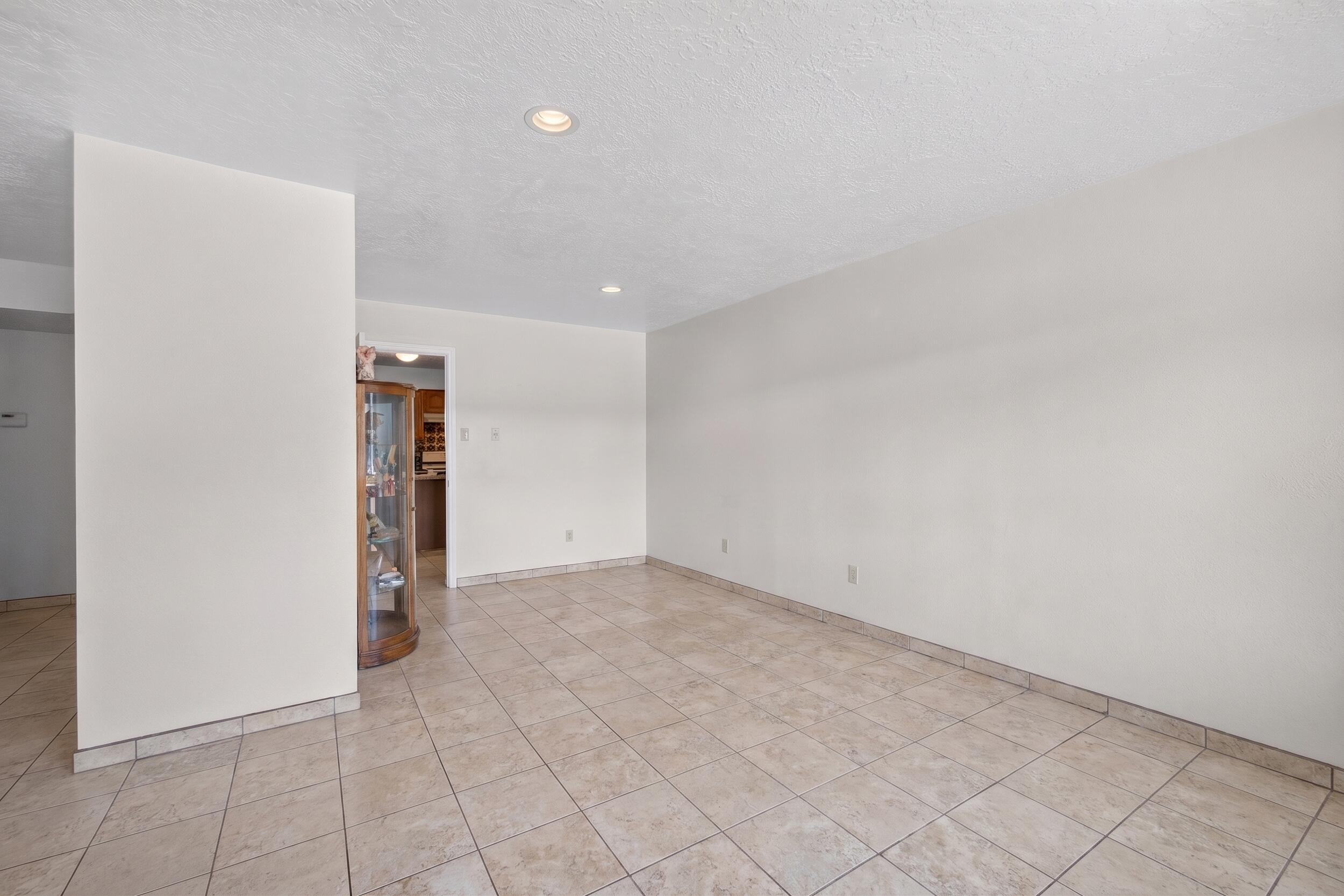 Photo 9 — 1505 Willys Knight Drive NE