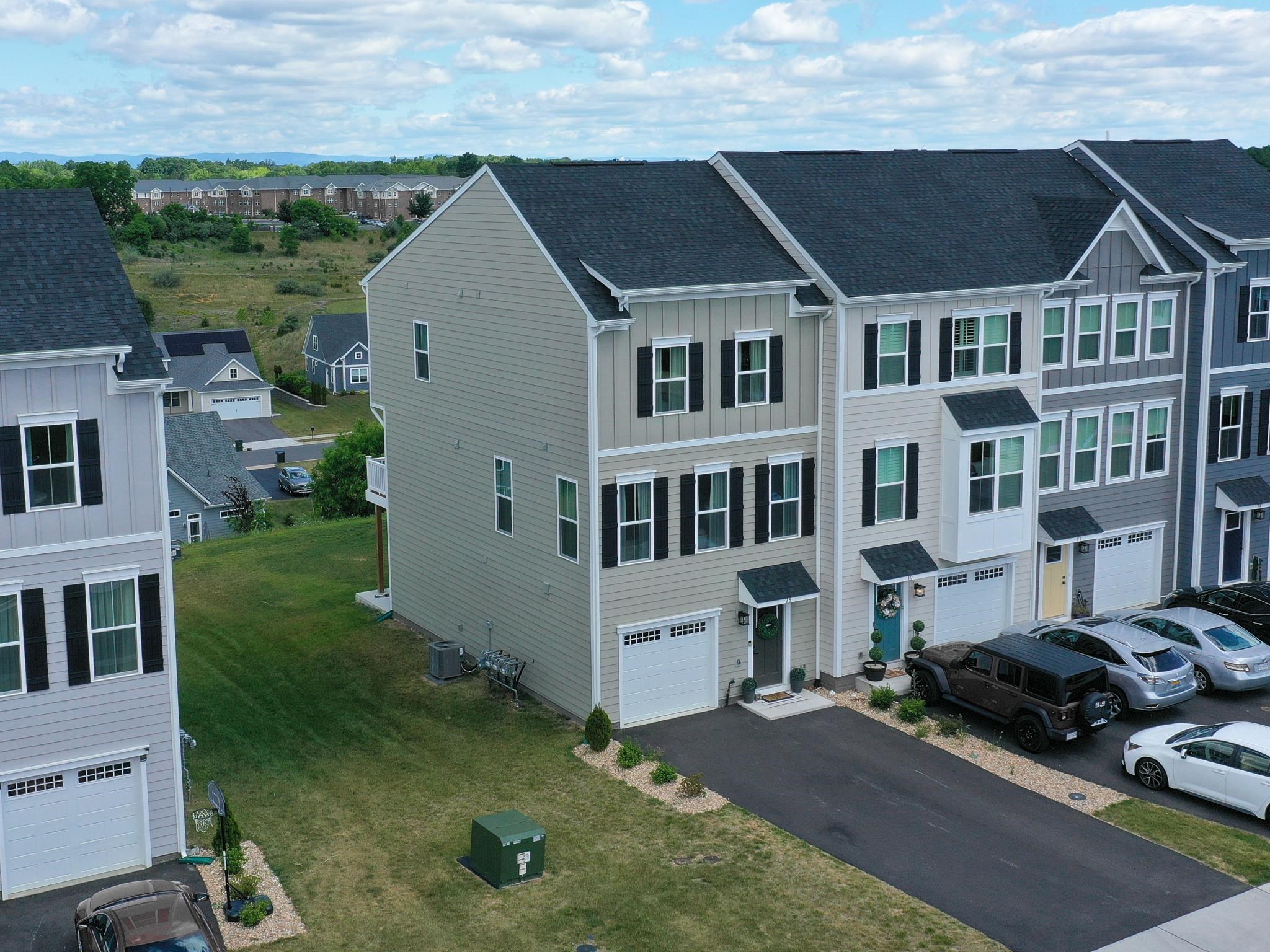 28 IRON HORSE LN, Fishersville, VA 22939