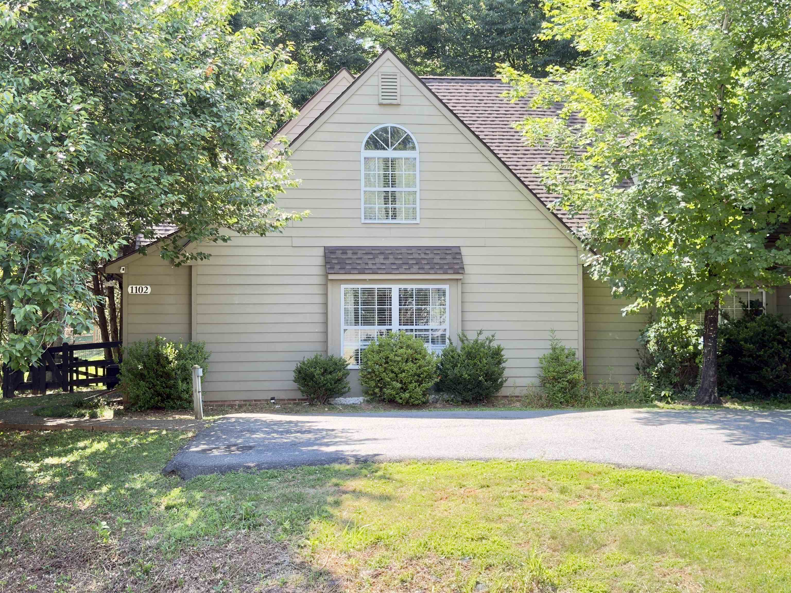 1102 AMBER RIDGE RD, Charlottesville, VA 22901
