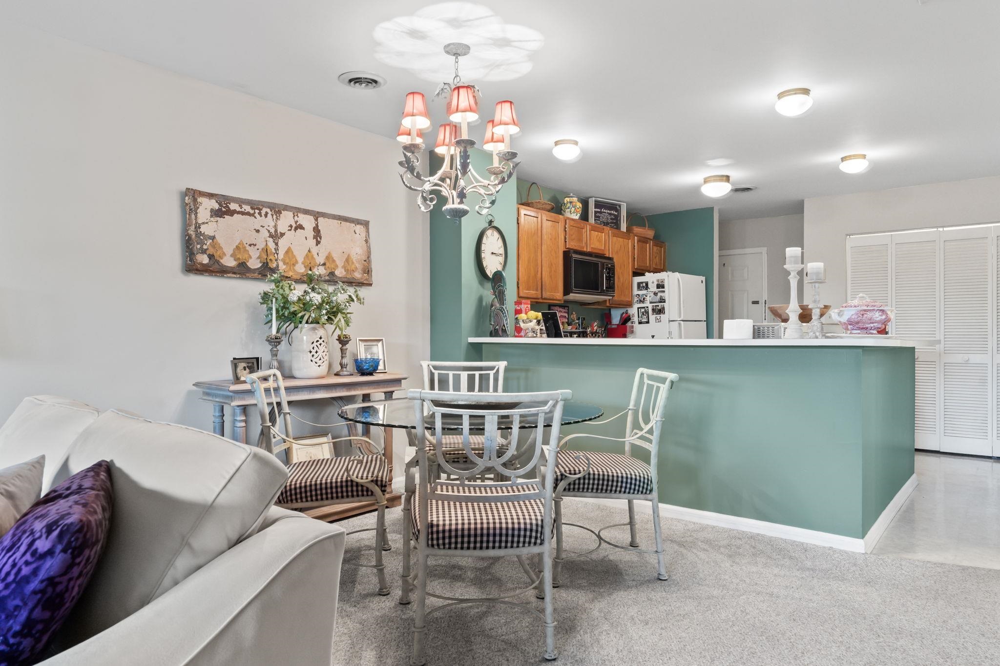 712 Dogwood Dr. 