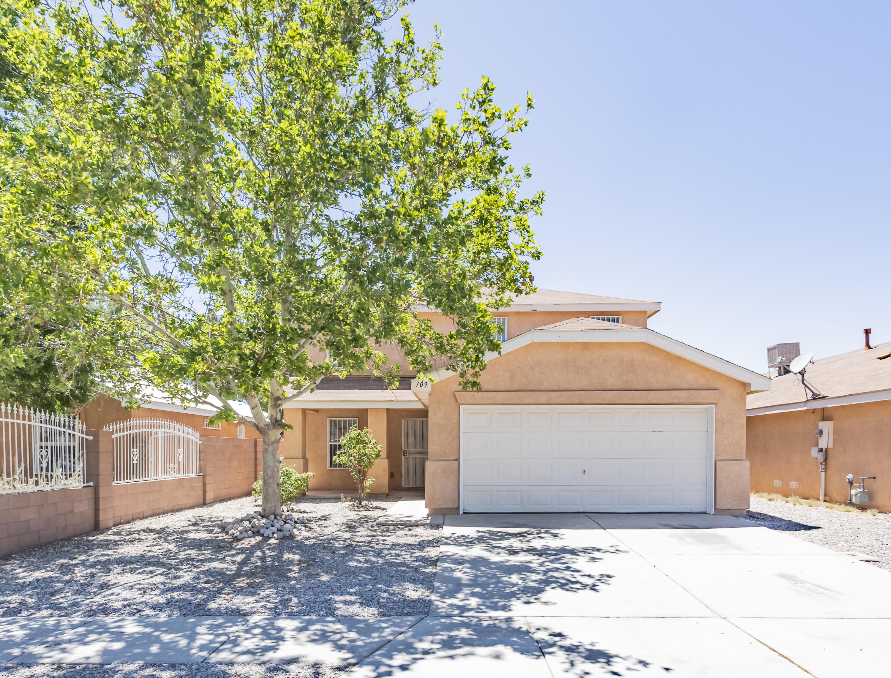 709 Noah Avenue, Albuquerque NM 87121