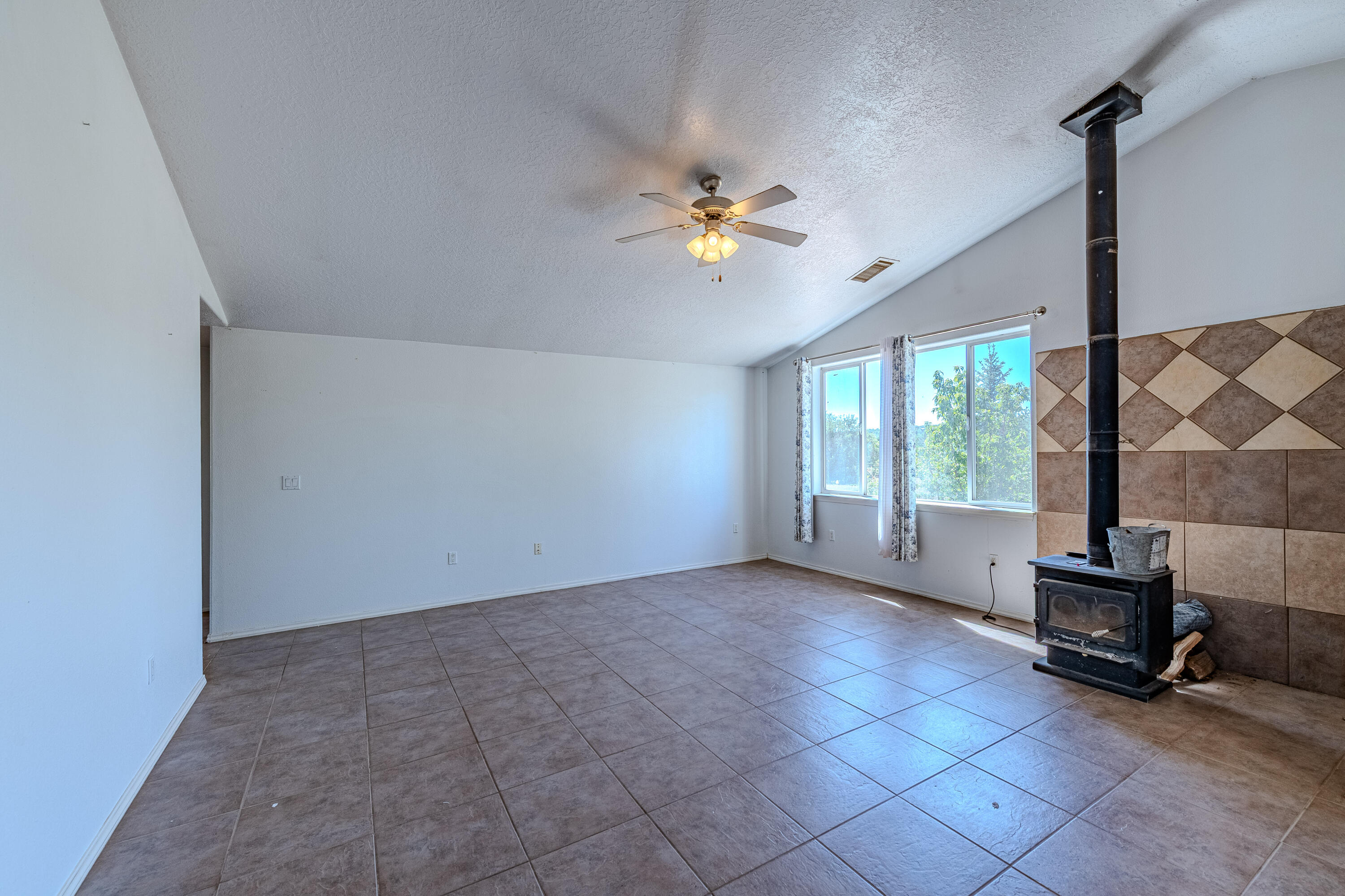5th image of 18 Morgan Dr, Edgewood, NM 87015 | MLS# 1105856