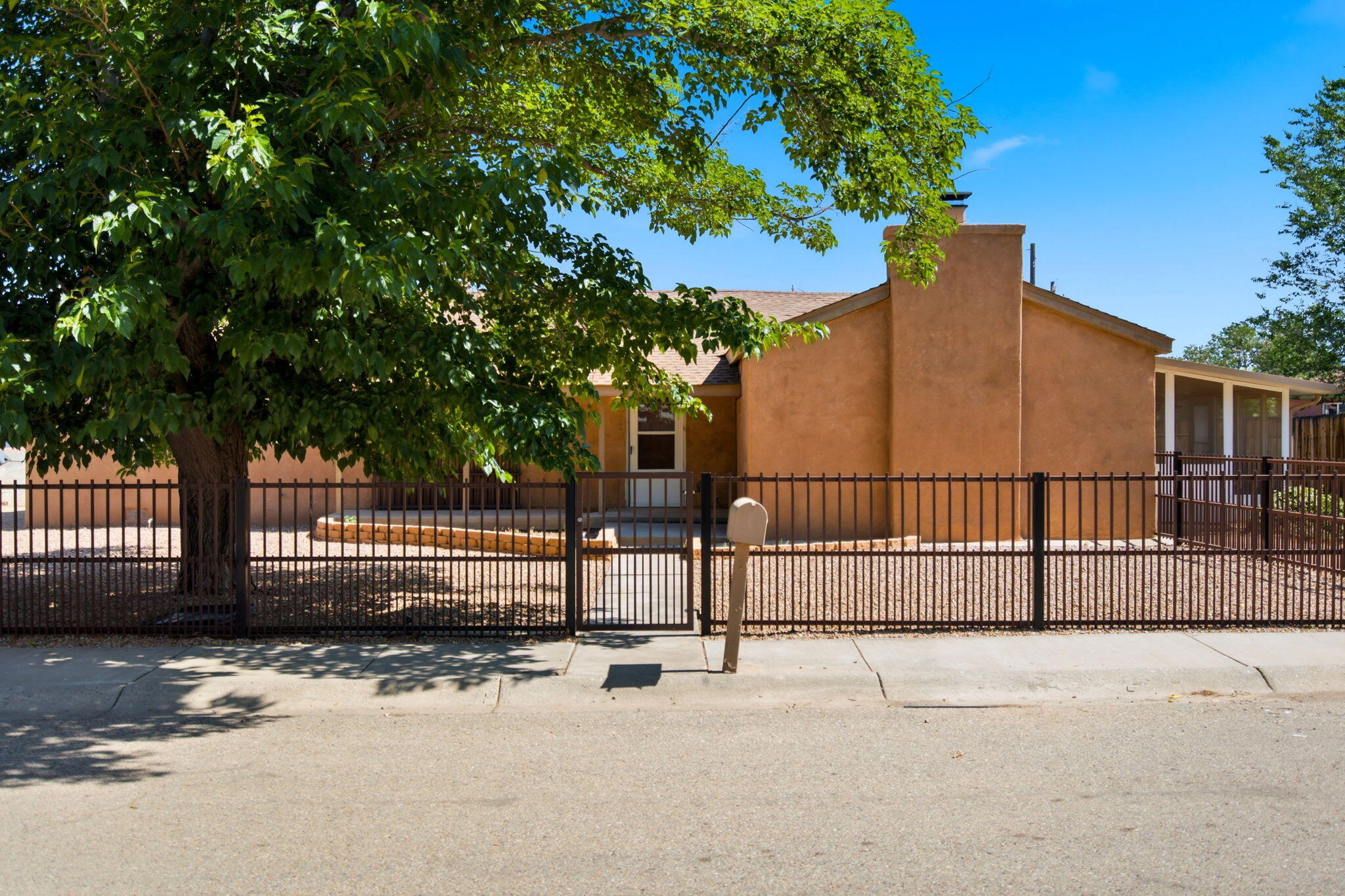 Photo 1 of Sale Pending at 105 Green Valley Rd Nw, Los Ranchos, NM 87107 | MLS# 1105863 | Listing updated on 2026-09-09